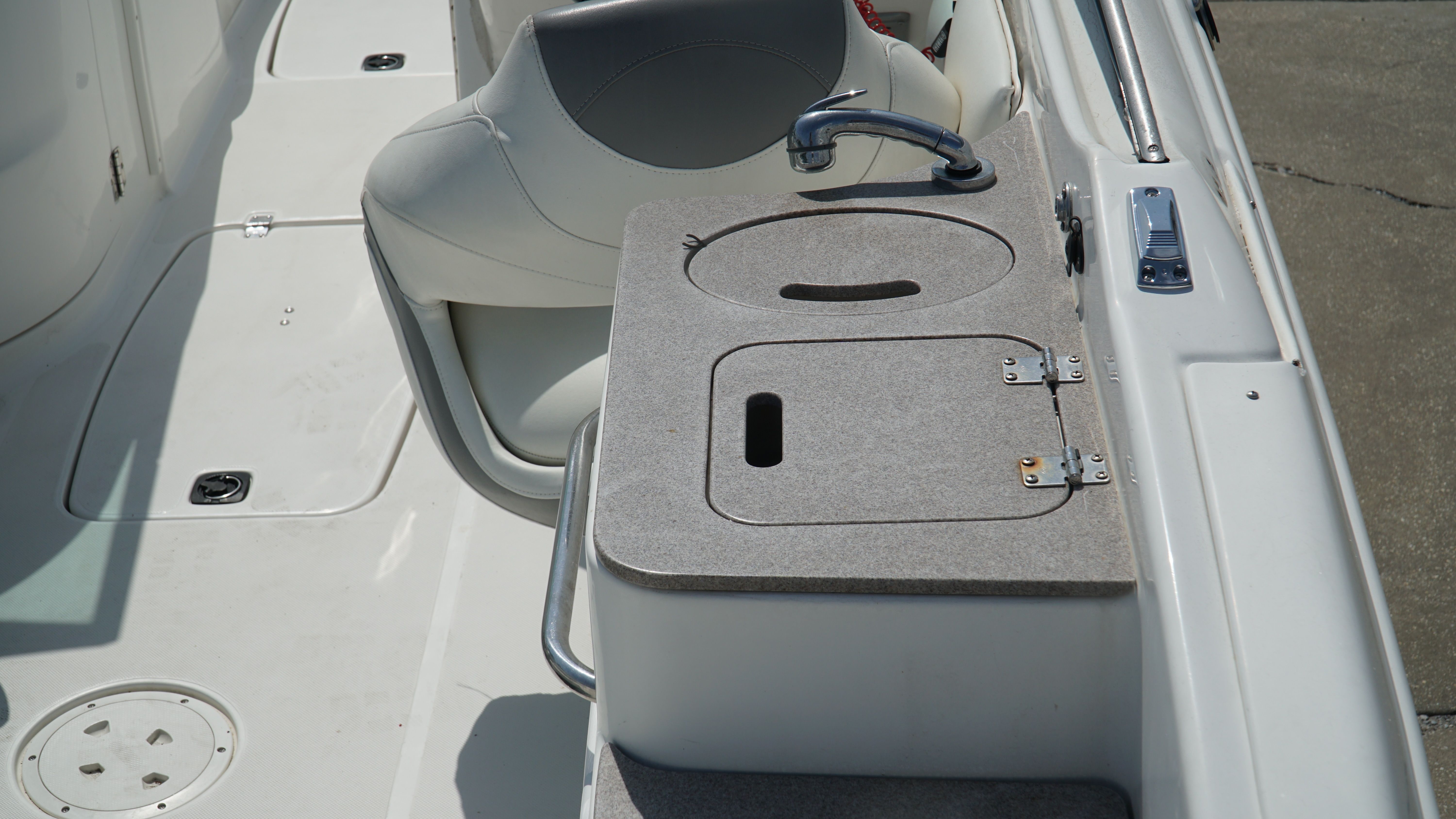 2015 Hurricane Sundeck 2400 OB - Photo 24