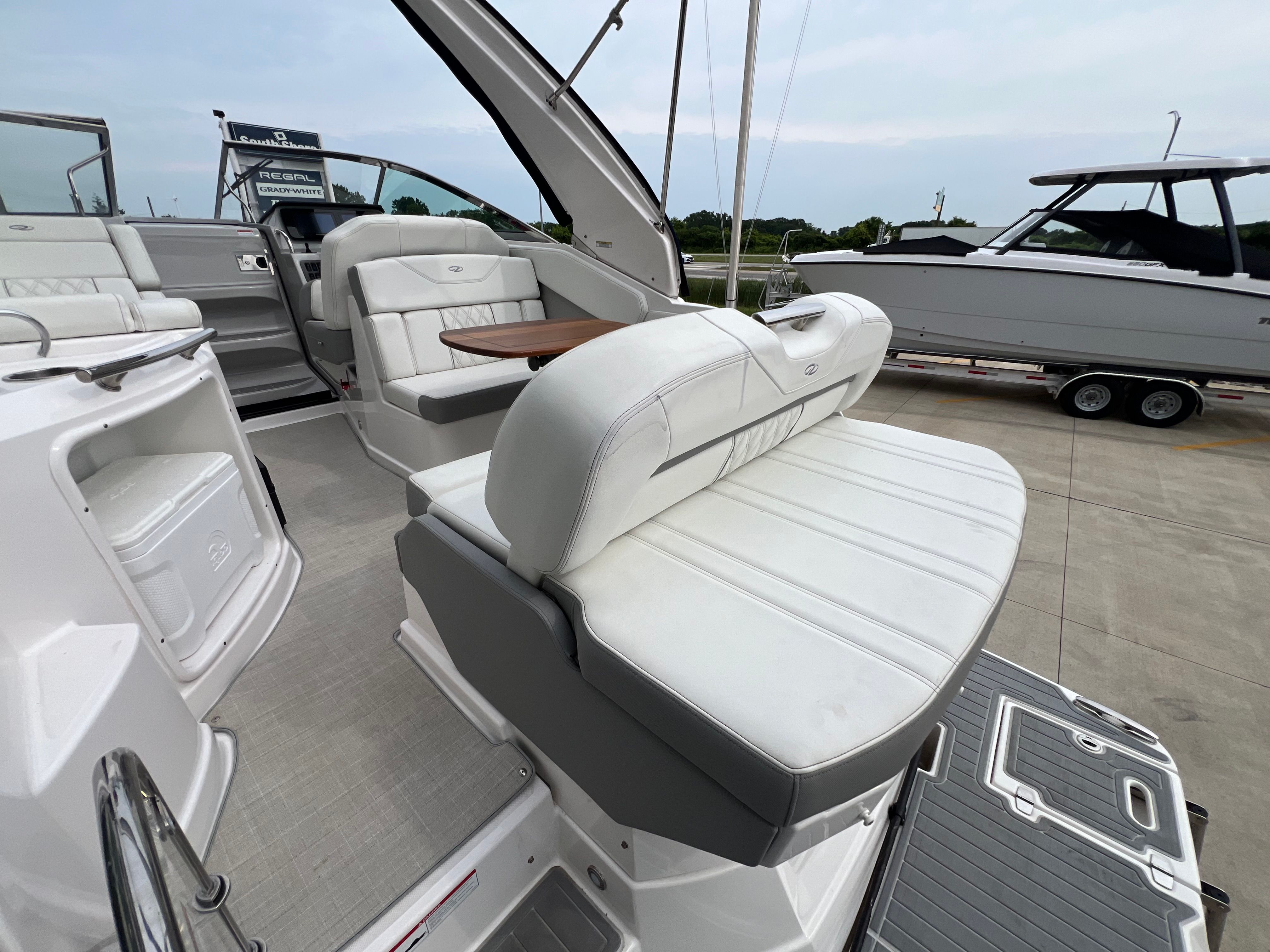 2022 Regal 28 Express - Photo 13