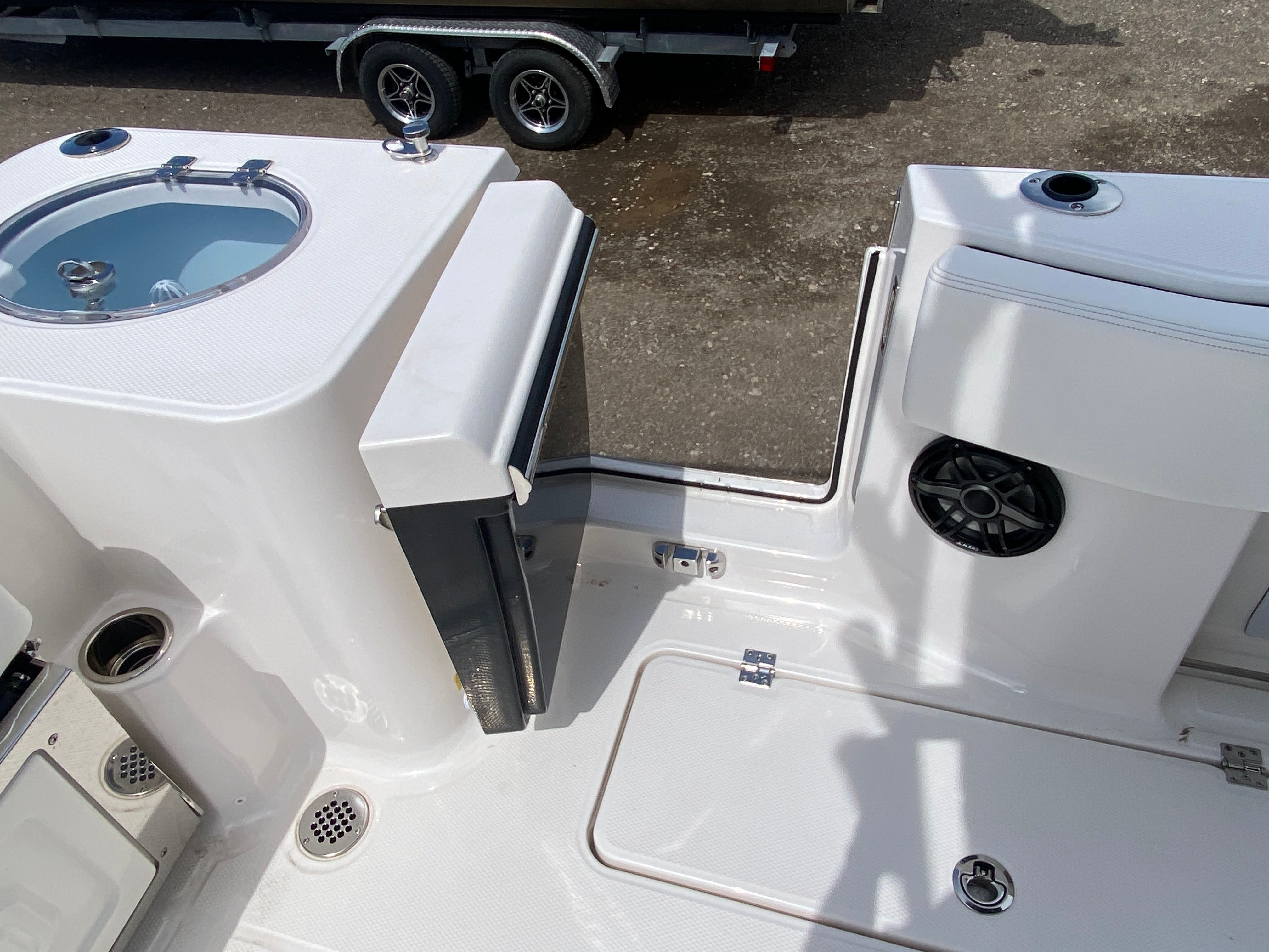 2025 Robalo 270 CC — photo 19 view