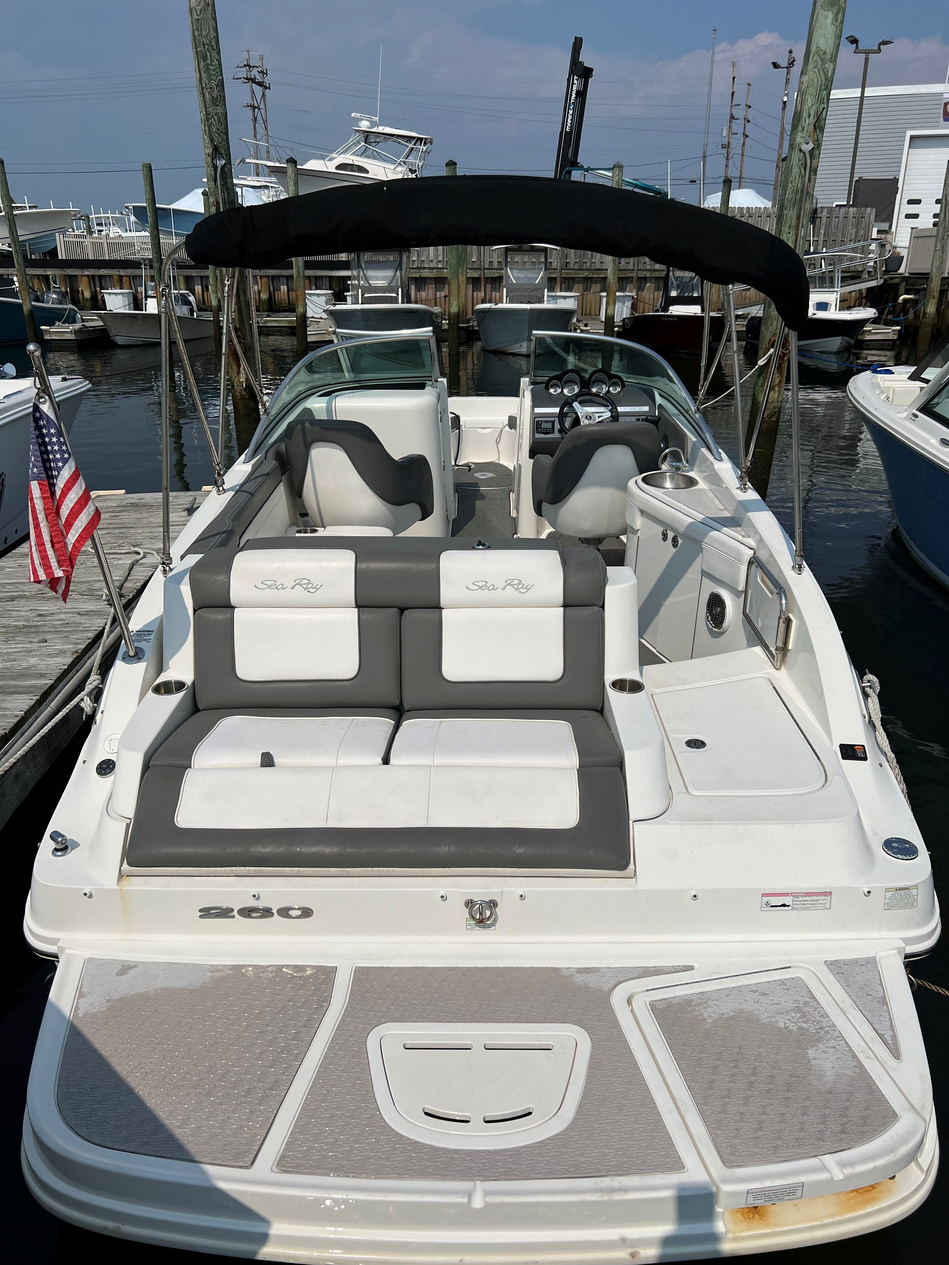 2011 Sea Ray Sundeck 260 - Photo 2