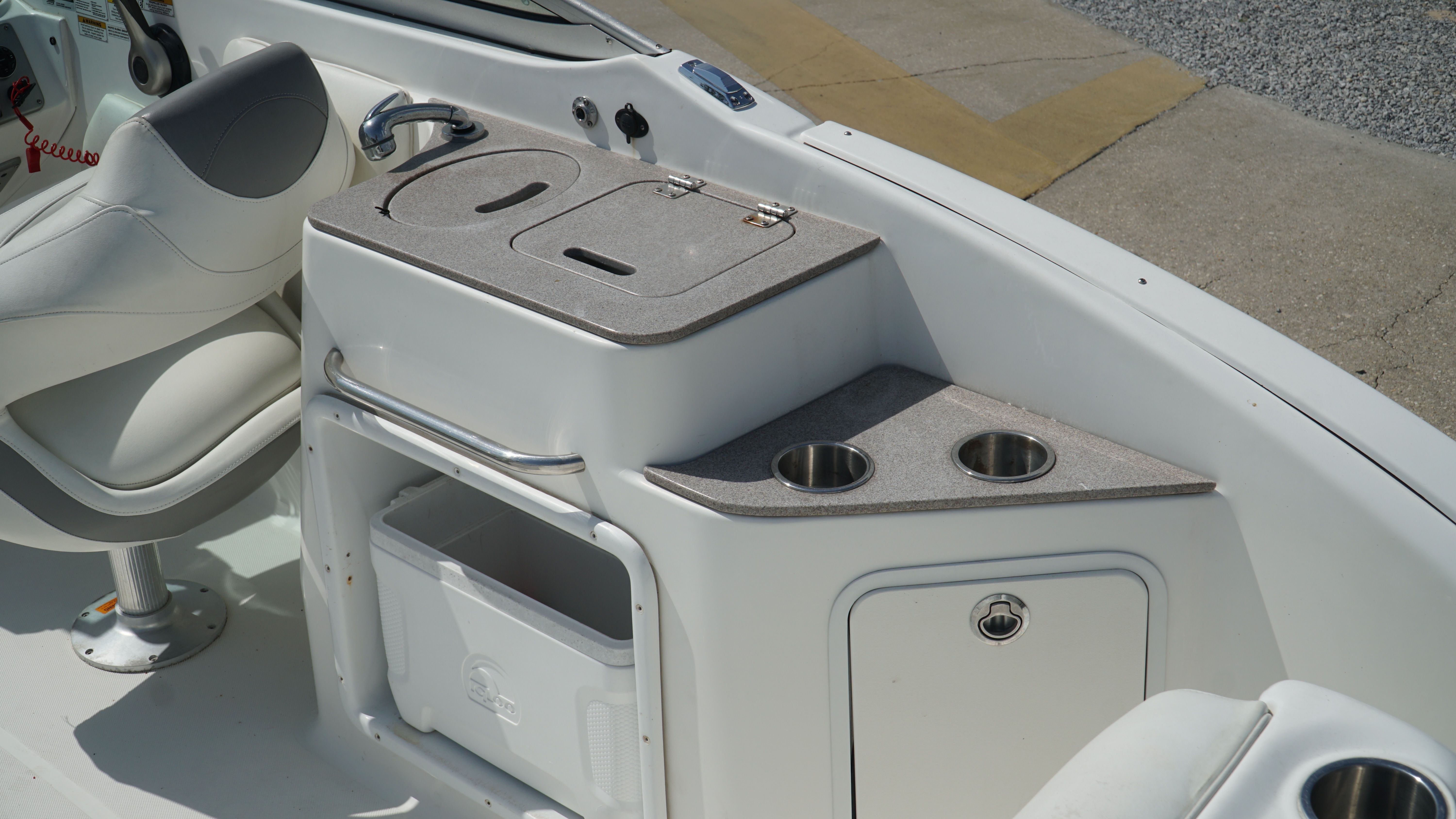 2015 Hurricane Sundeck 2400 OB - Photo 15