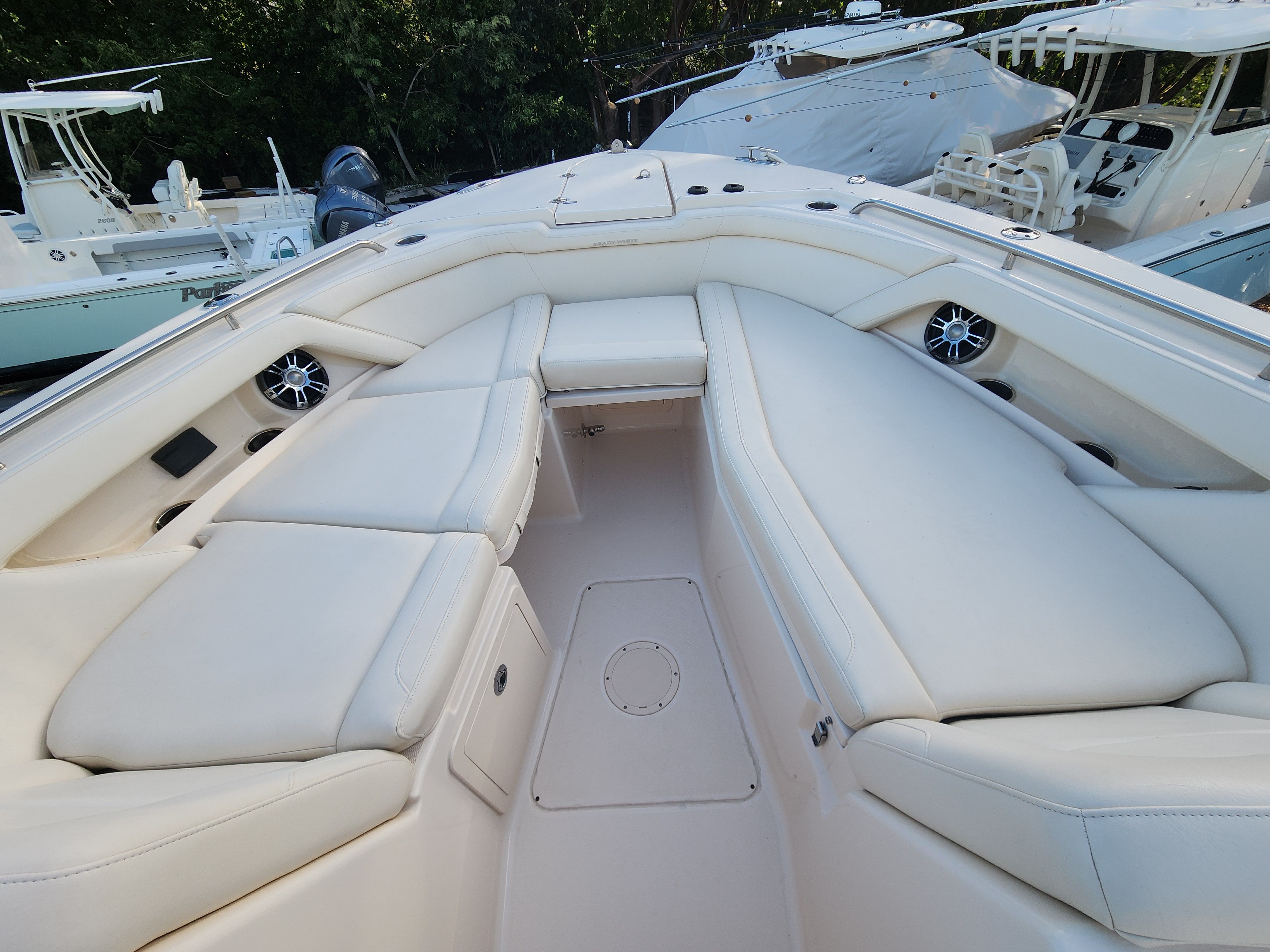 2021 Grady white Freedom 335 — photo 10 view
