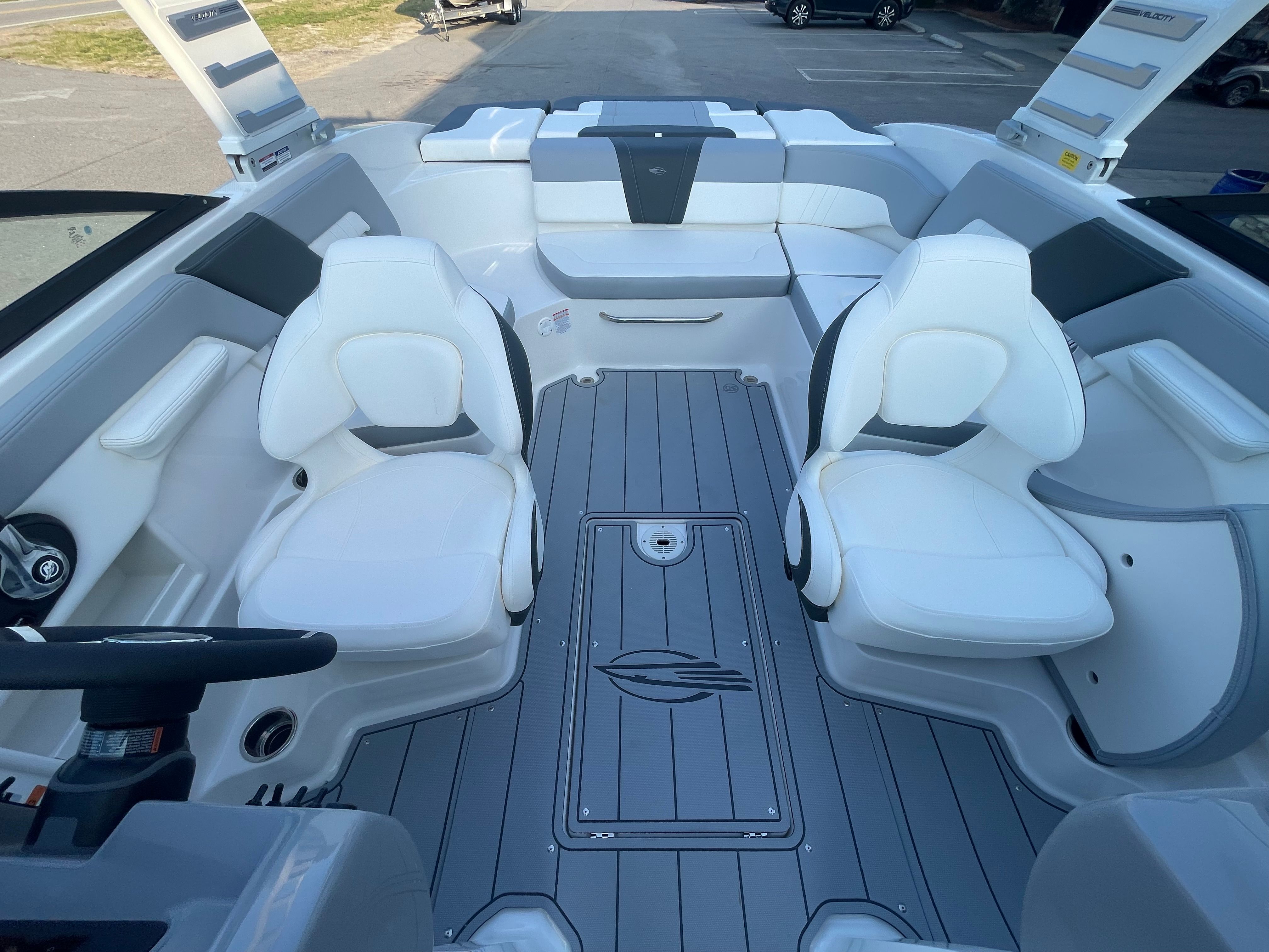 2025 Chaparral 23 SSI - Photo 9