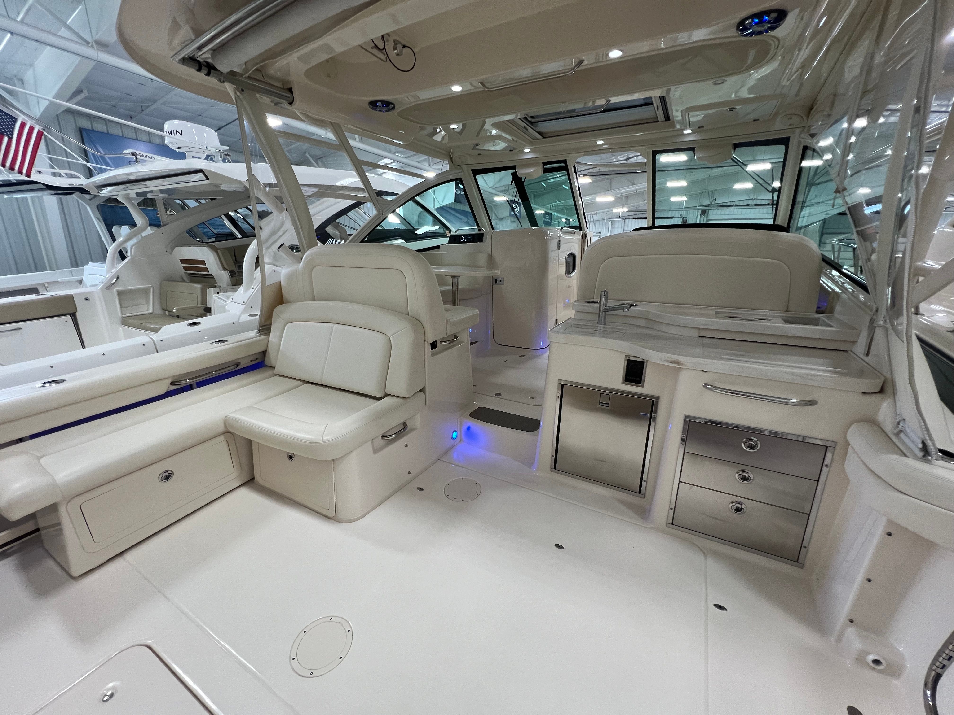 2020 Grady white Freedom 375 — photo 18 view