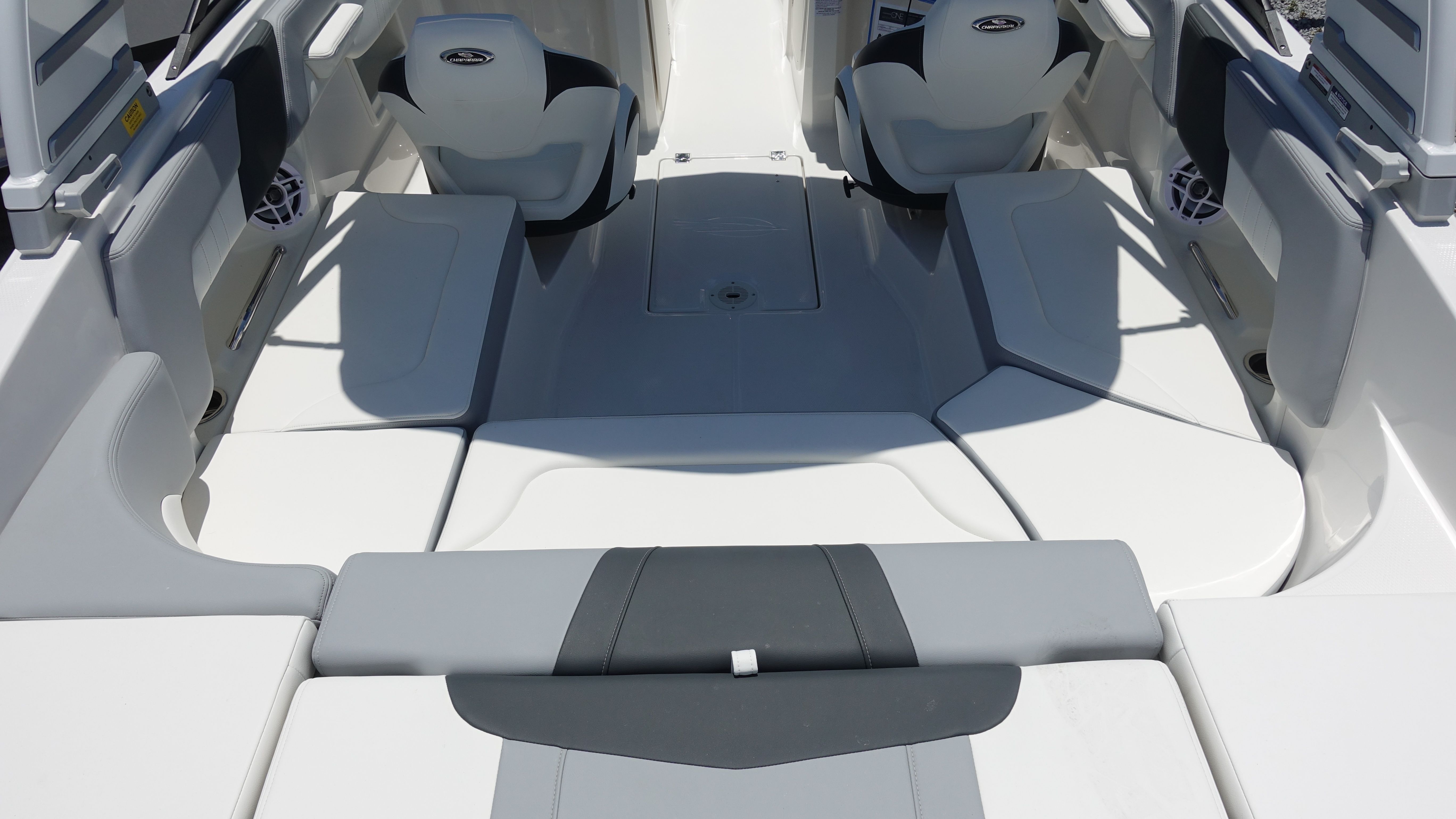 2025 Chaparral 23 SSI OB - Photo 17