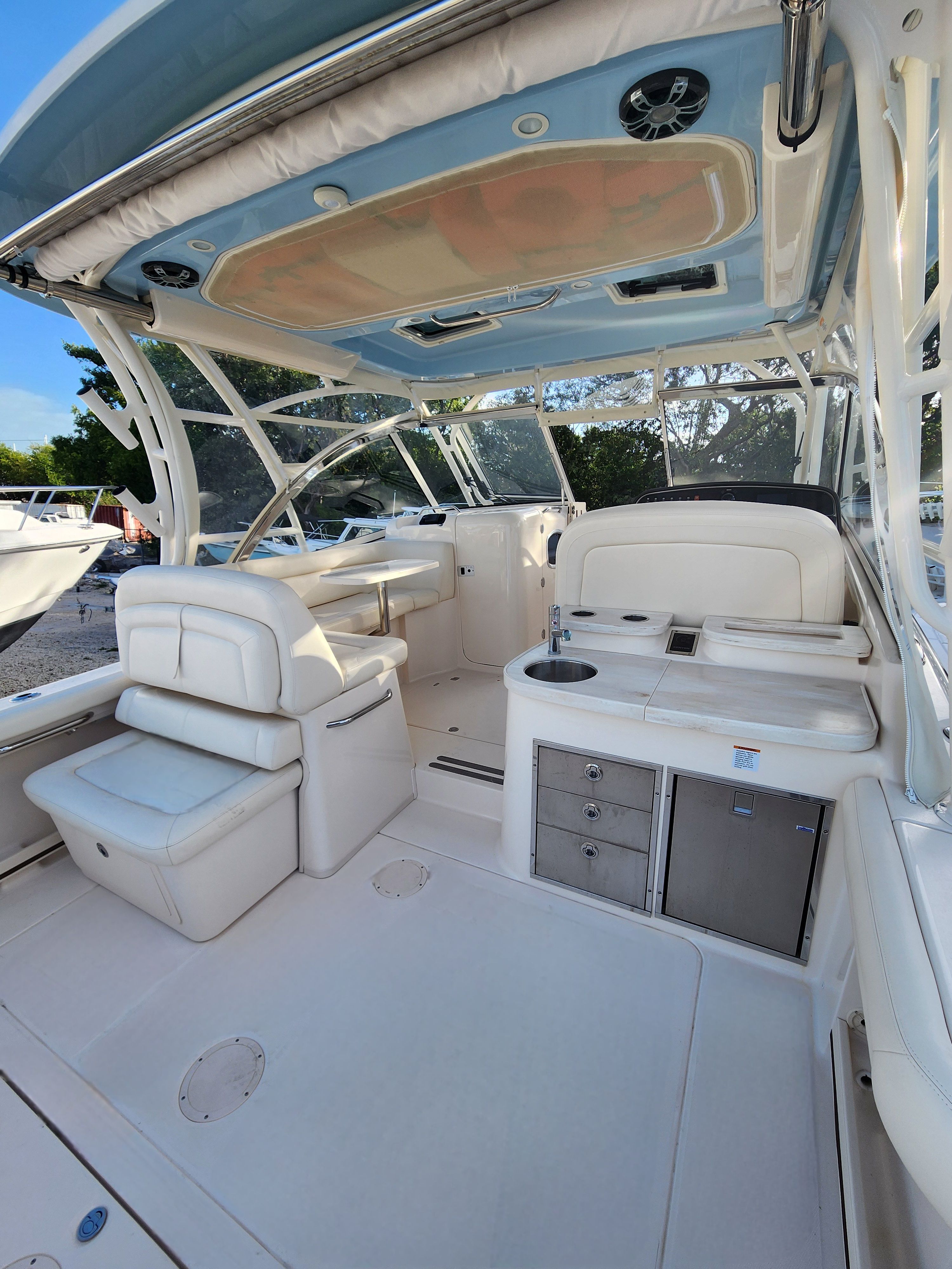 2021 Grady white Freedom 335 — engine compartment view