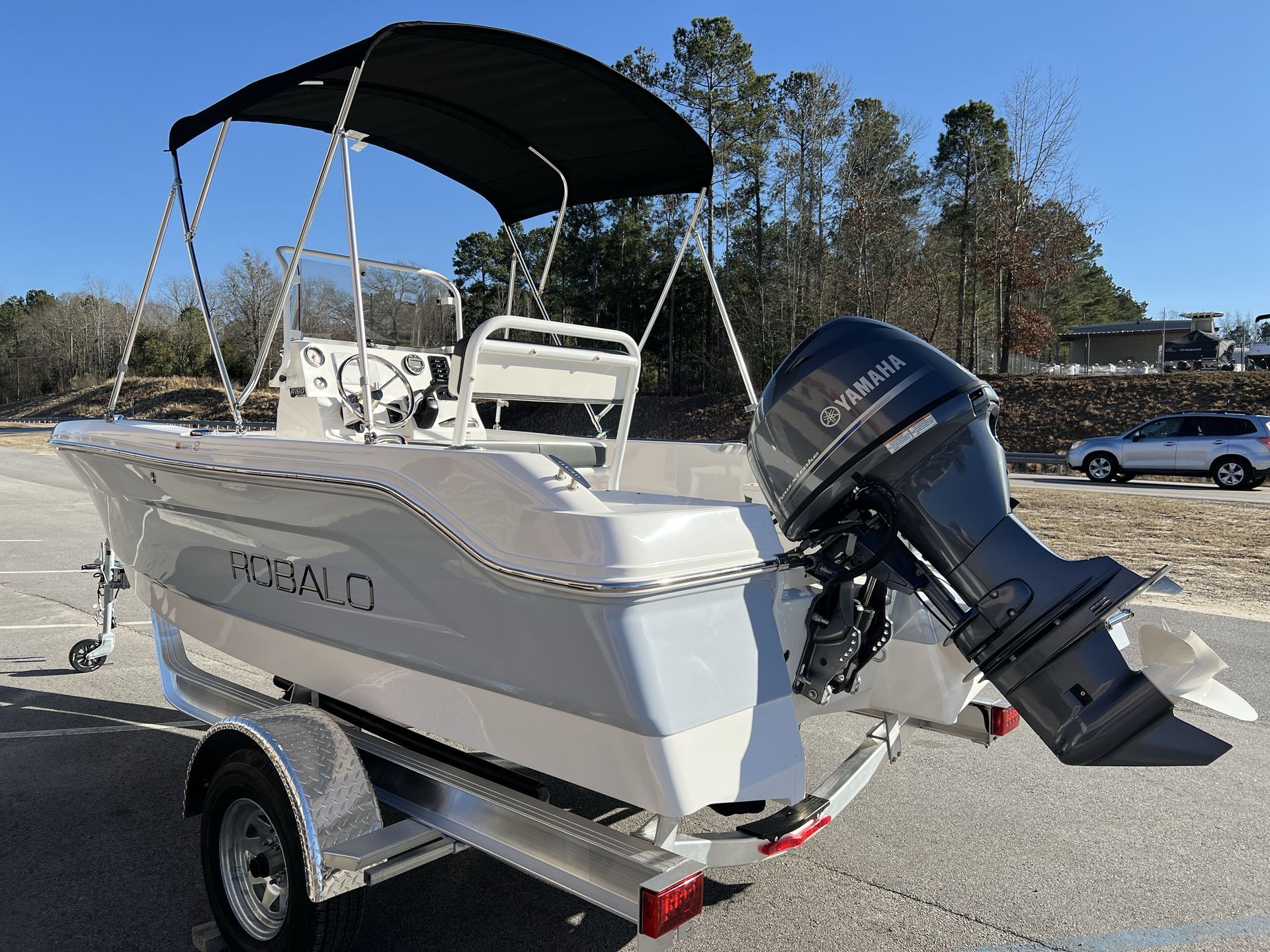 2025 Robalo 160 CC — detail view