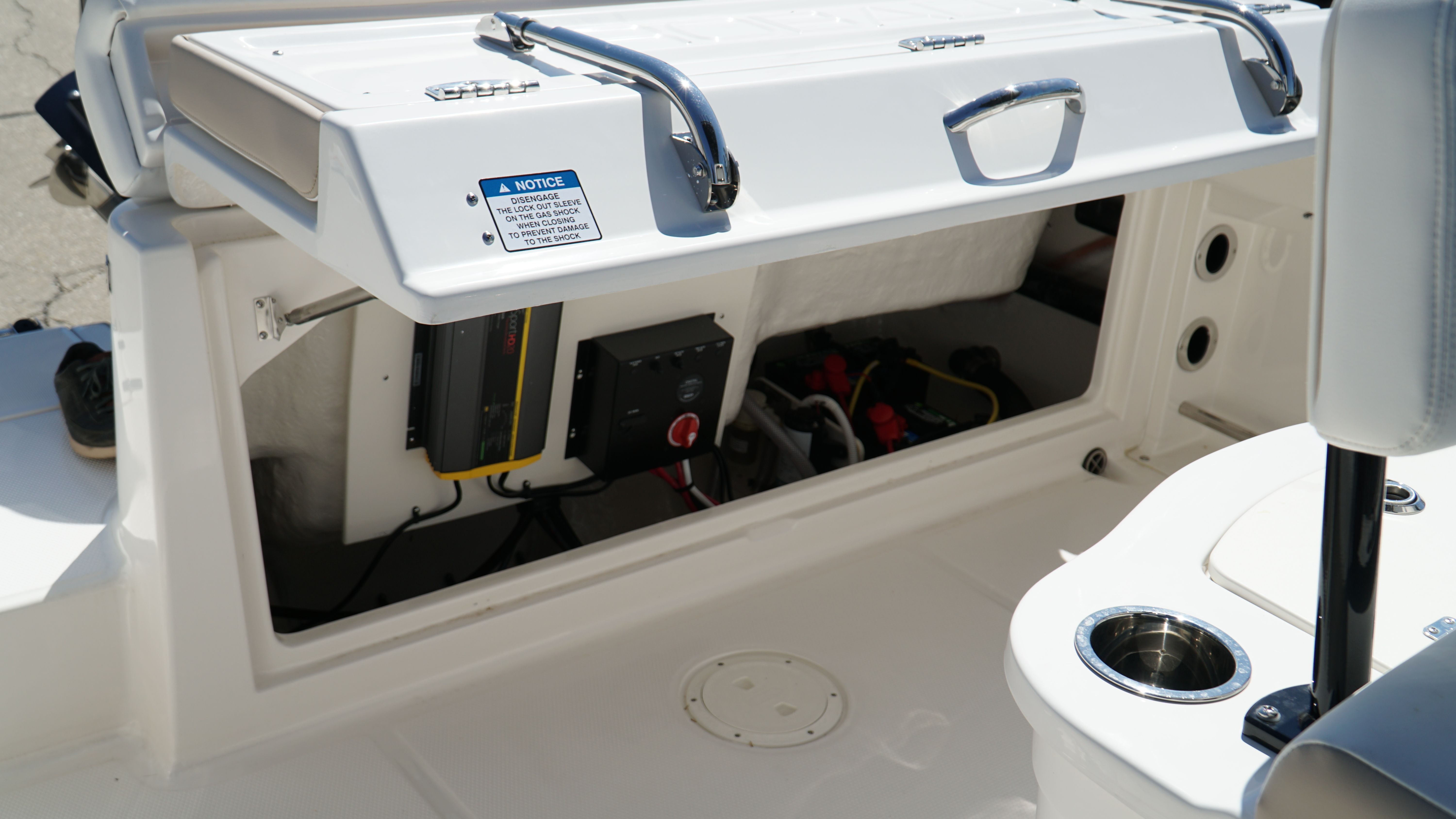 2025 Robalo 222 CC - Photo 24