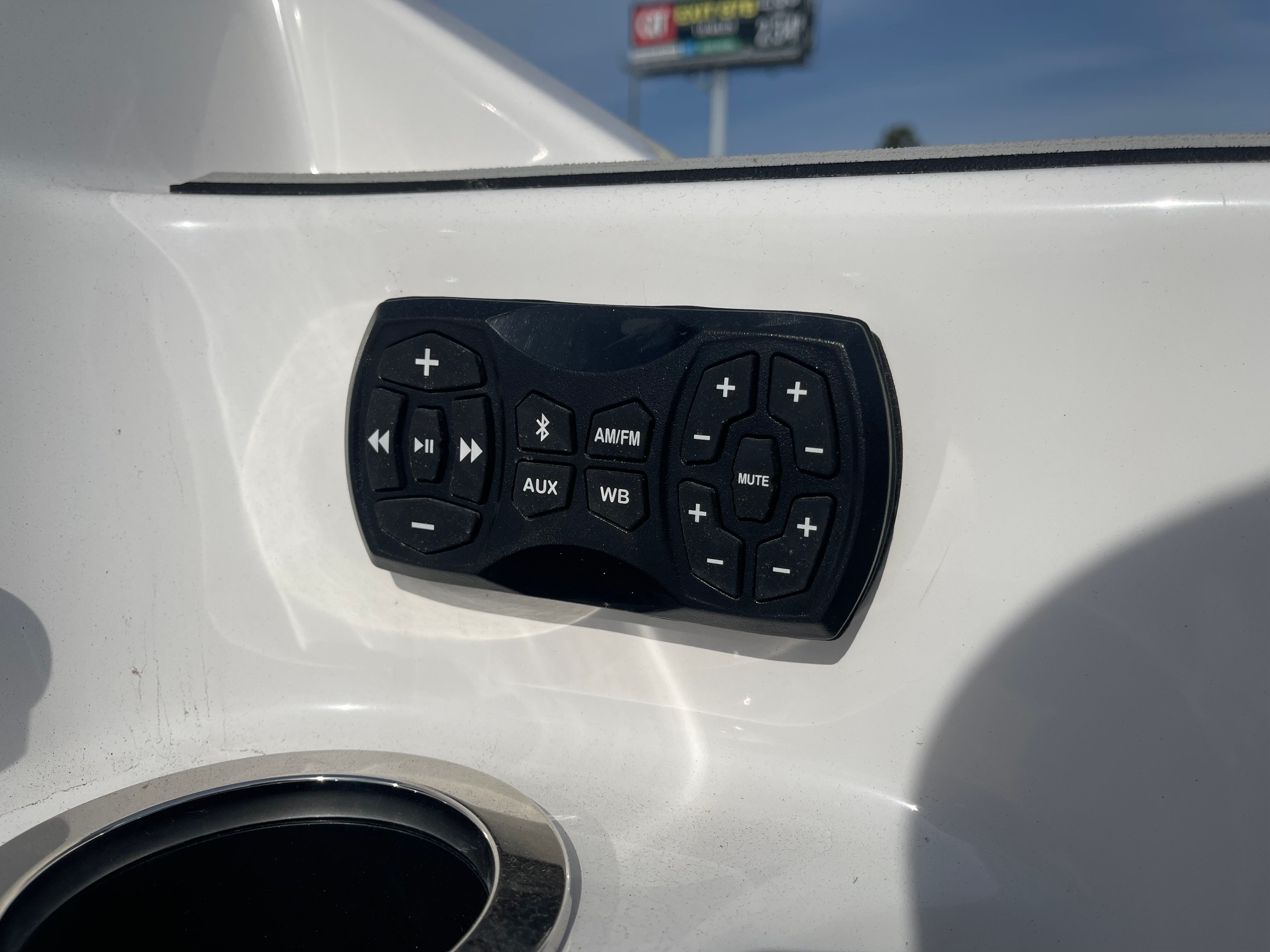 2025 Yamaha 252 XE — photo 10 view