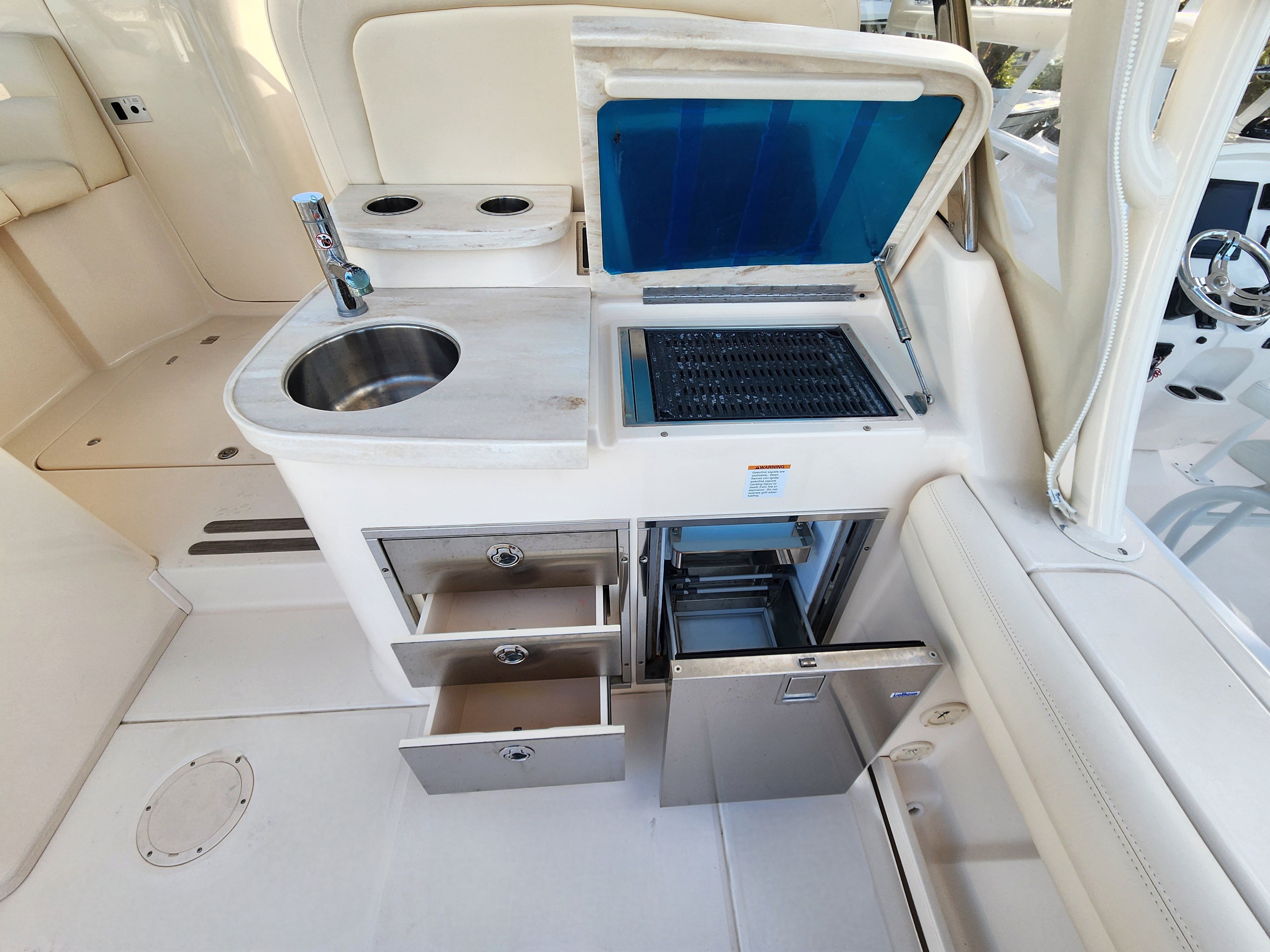 2021 Grady white Freedom 335 — photo 16 view