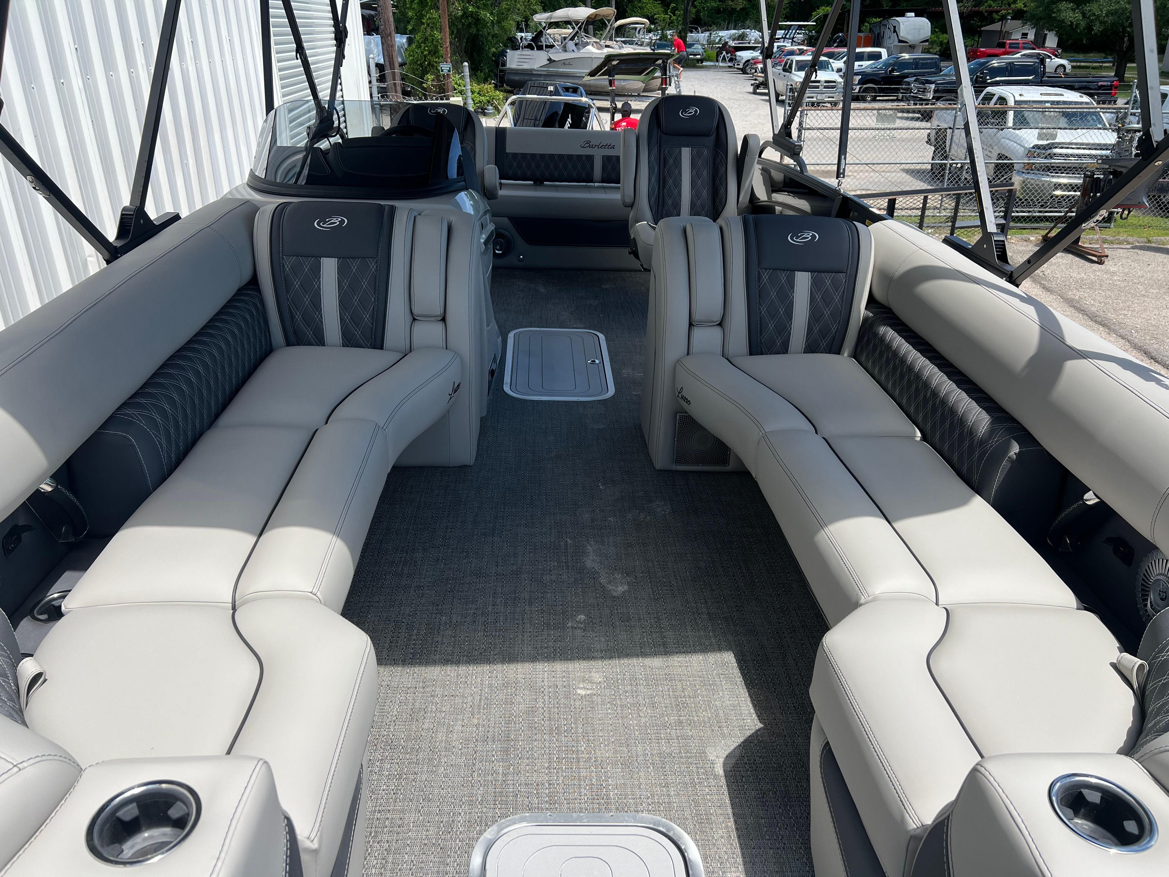 2025 Barletta Lusso L25UC — photo 13 view