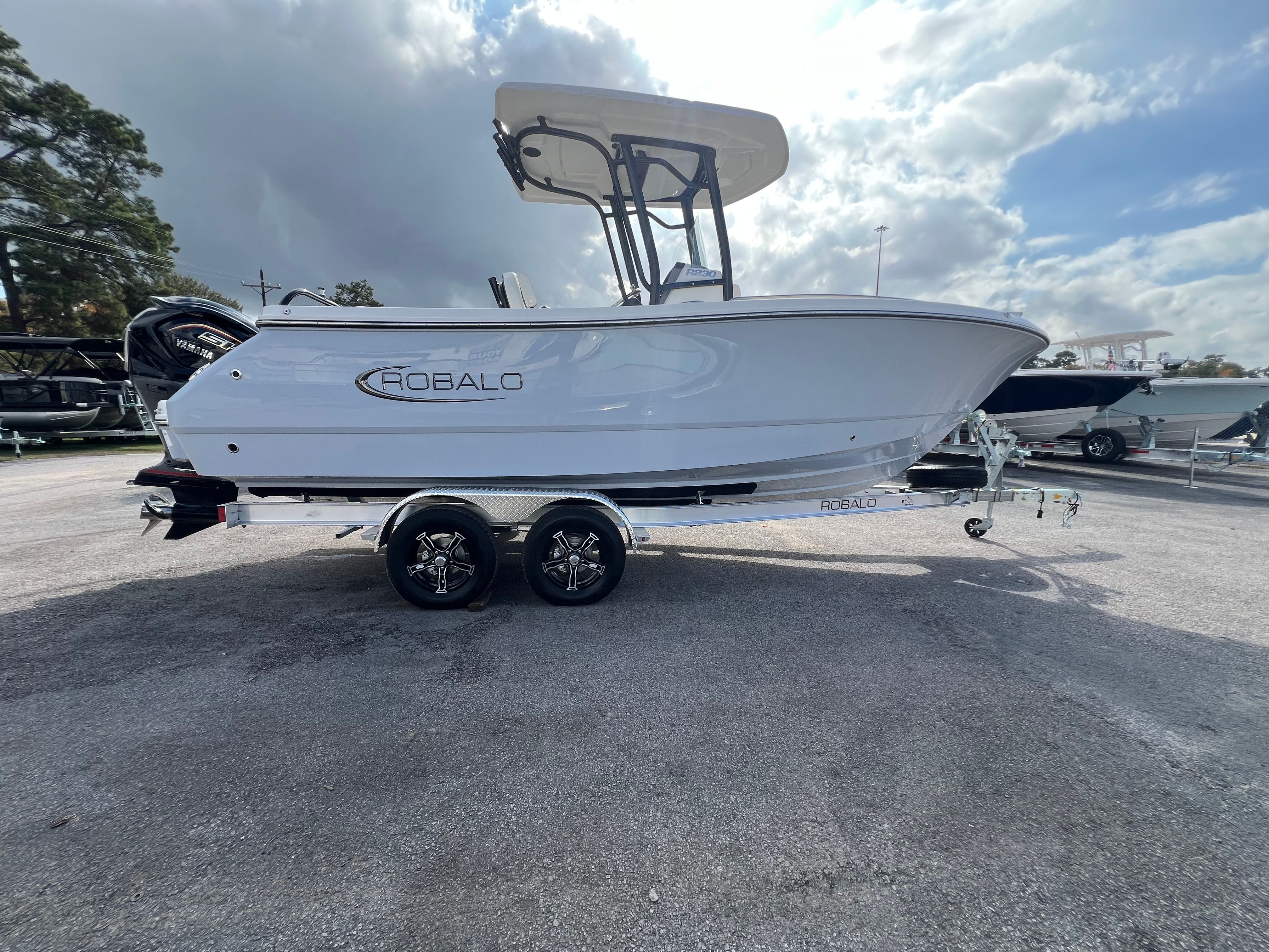 2025 Robalo 230 CC - Photo 6