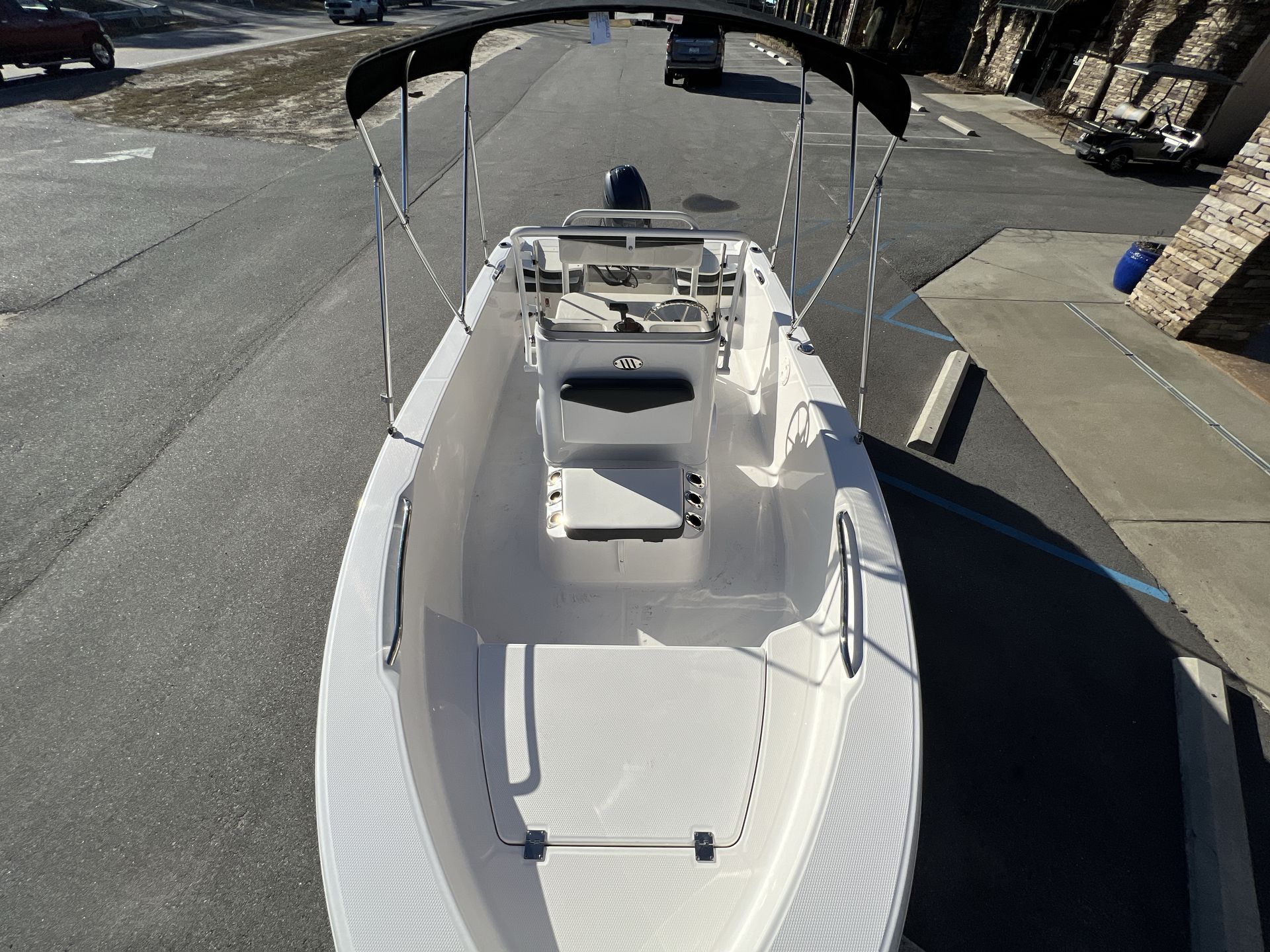 2025 Robalo 160 CC — photo 16 view