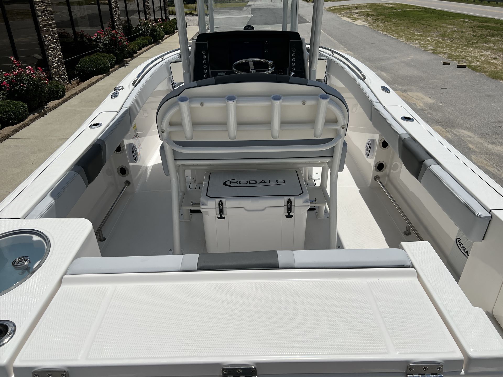 2025 Robalo 230 CC - Photo 17