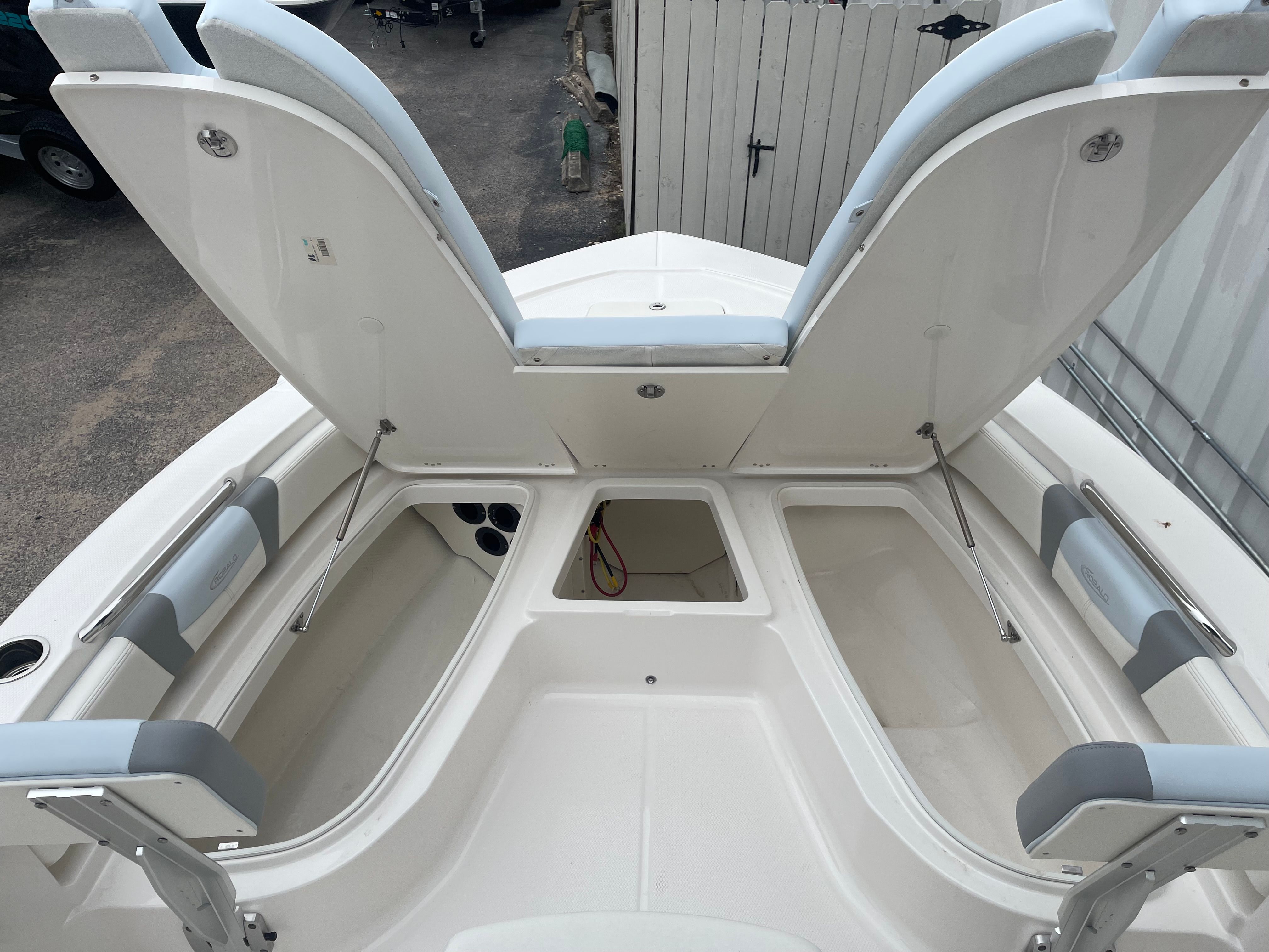 2025 Robalo 206 Cayman DLX