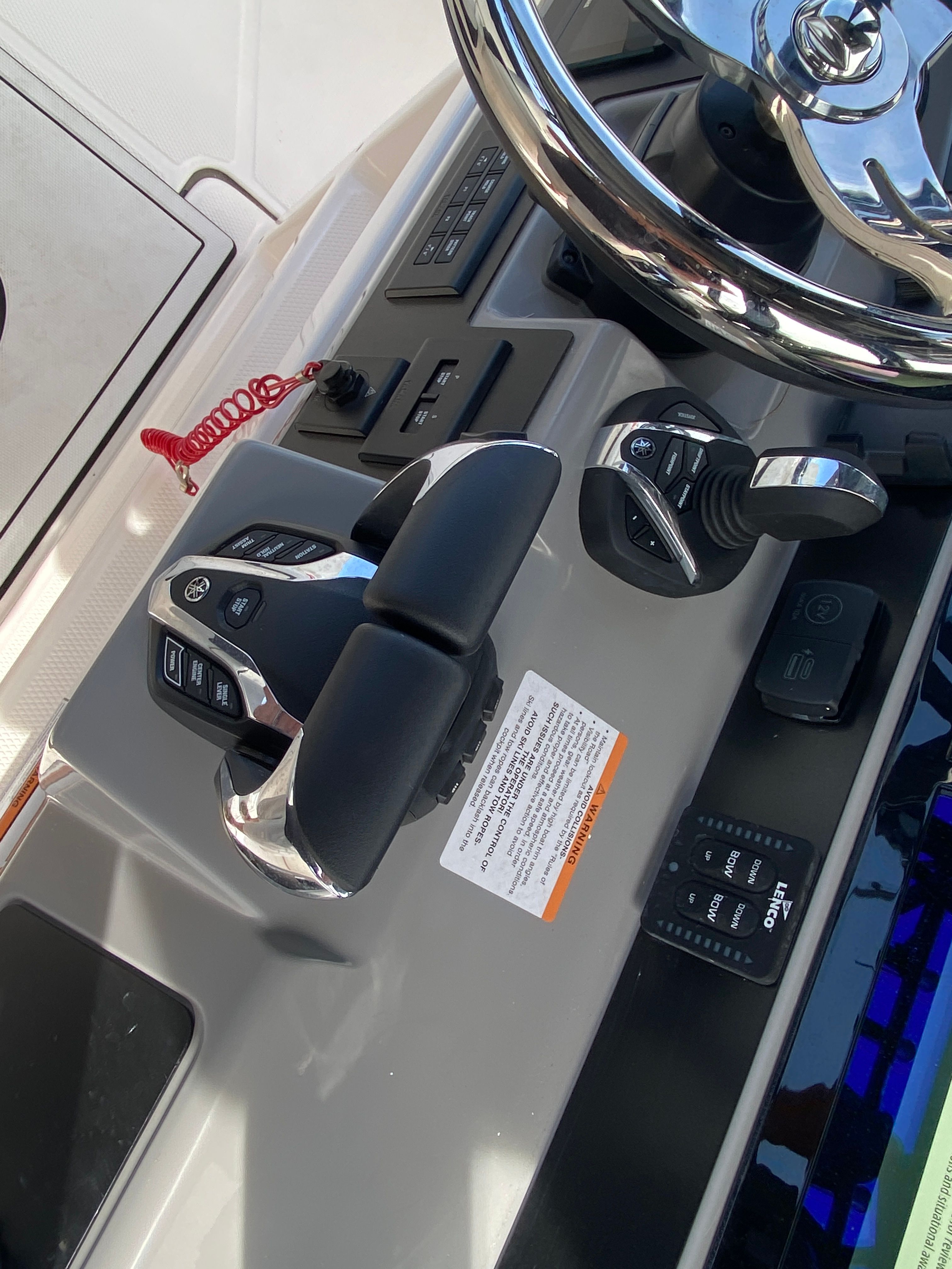 2025 Robalo 270 CC — photo 21 view