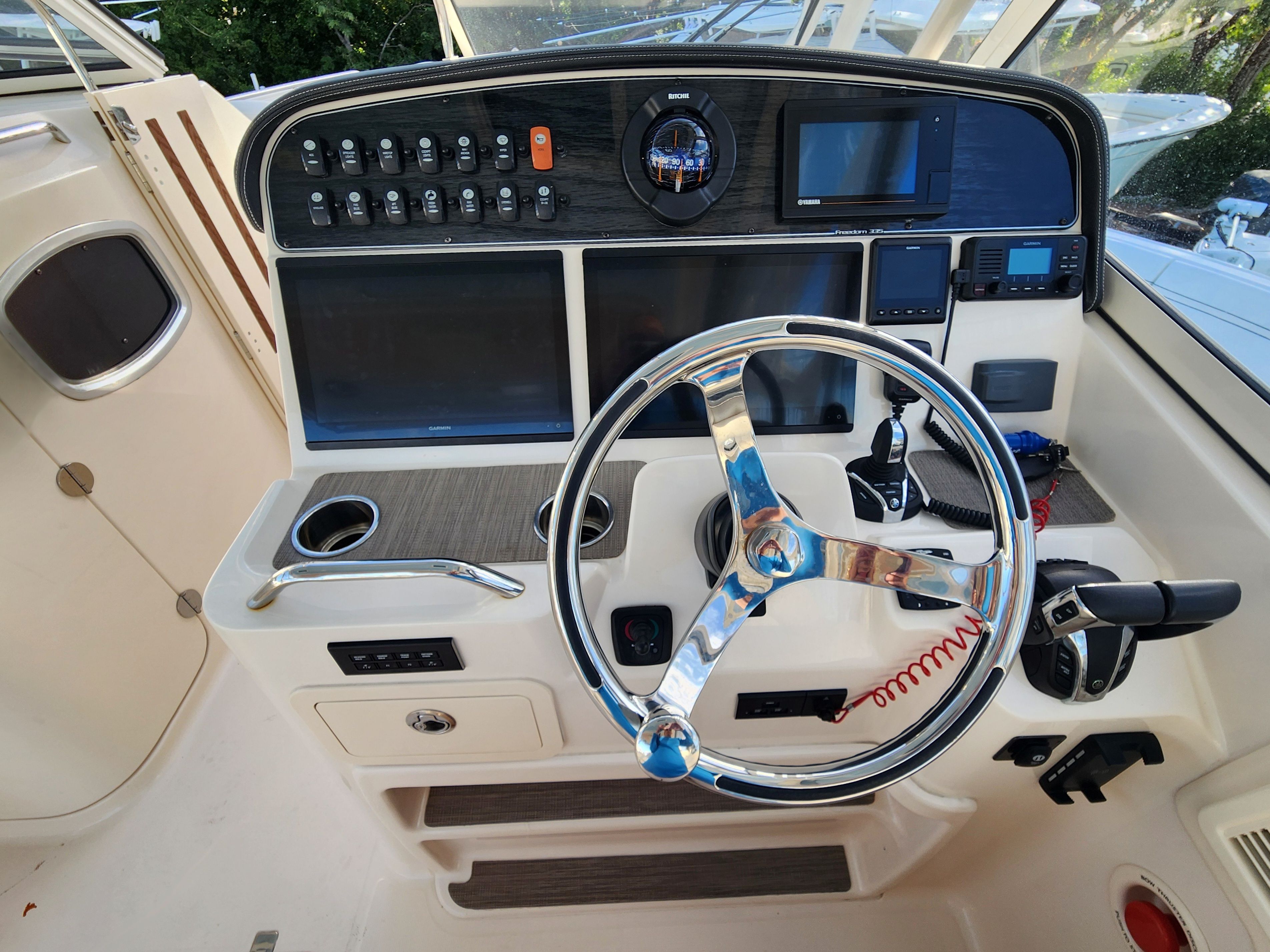 2021 Grady white Freedom 335 — photo 19 view