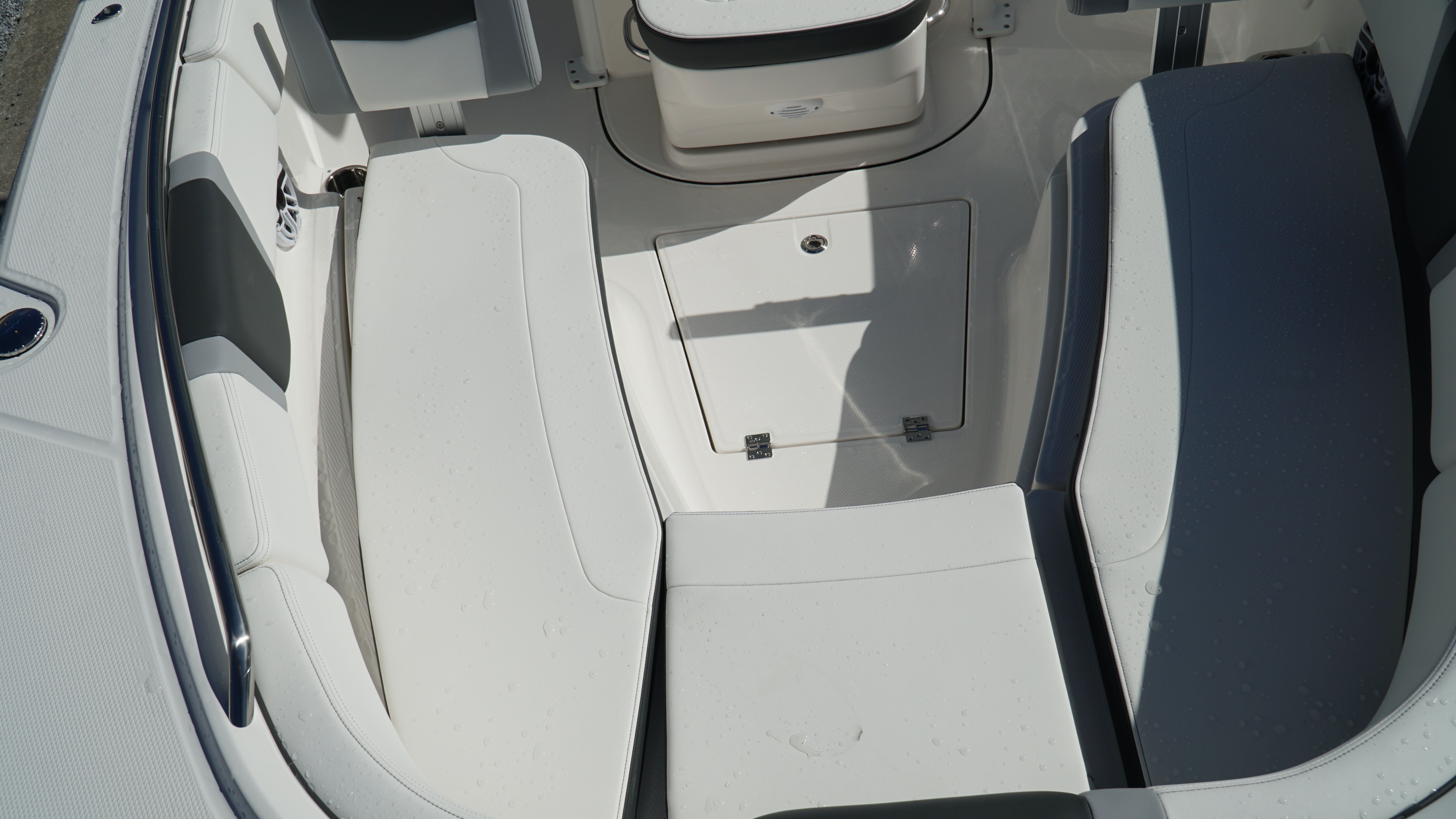 2025 Robalo 250 CC — photo 16 view