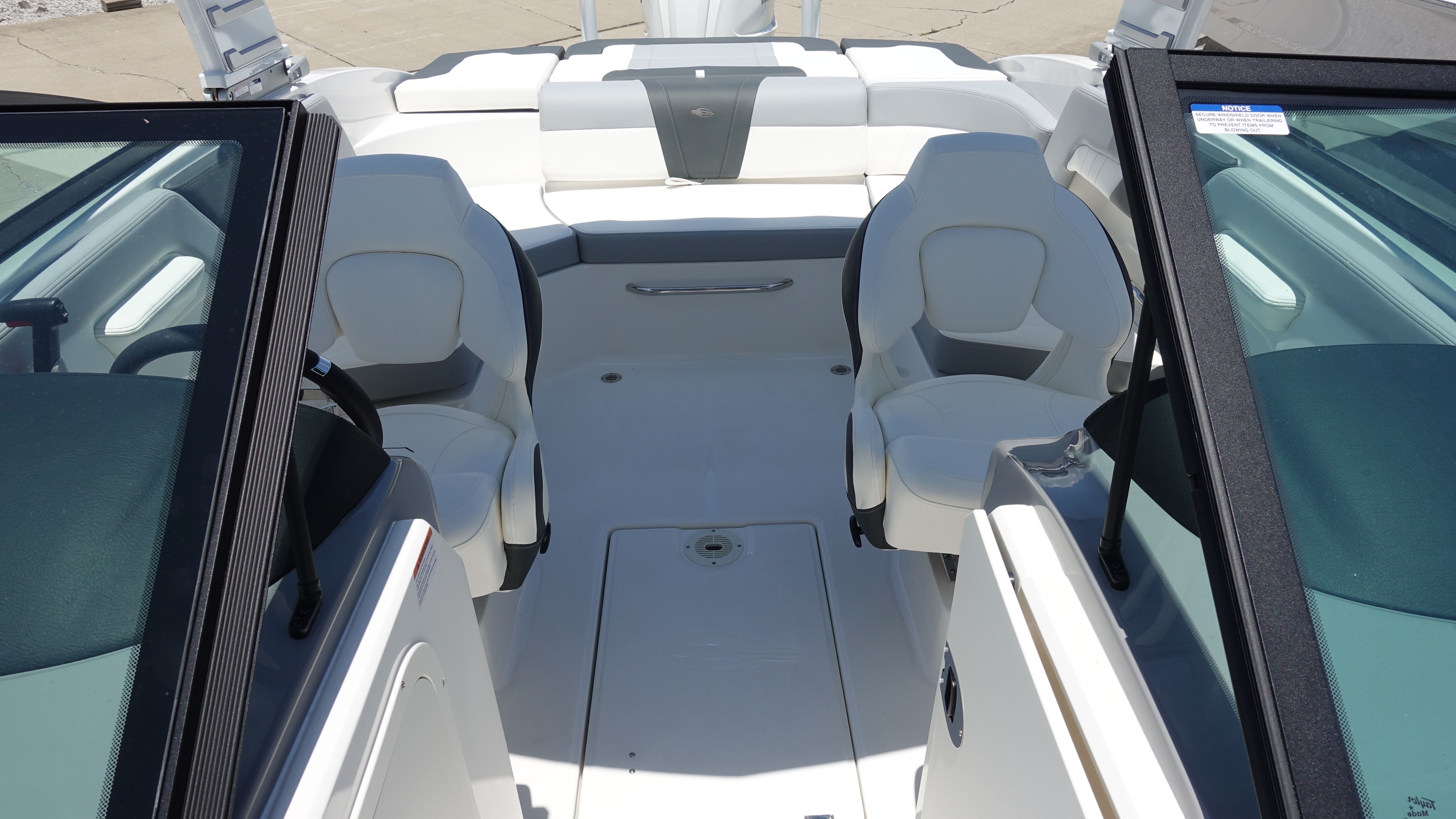 2025 Chaparral 23 SSI OB - Photo 8