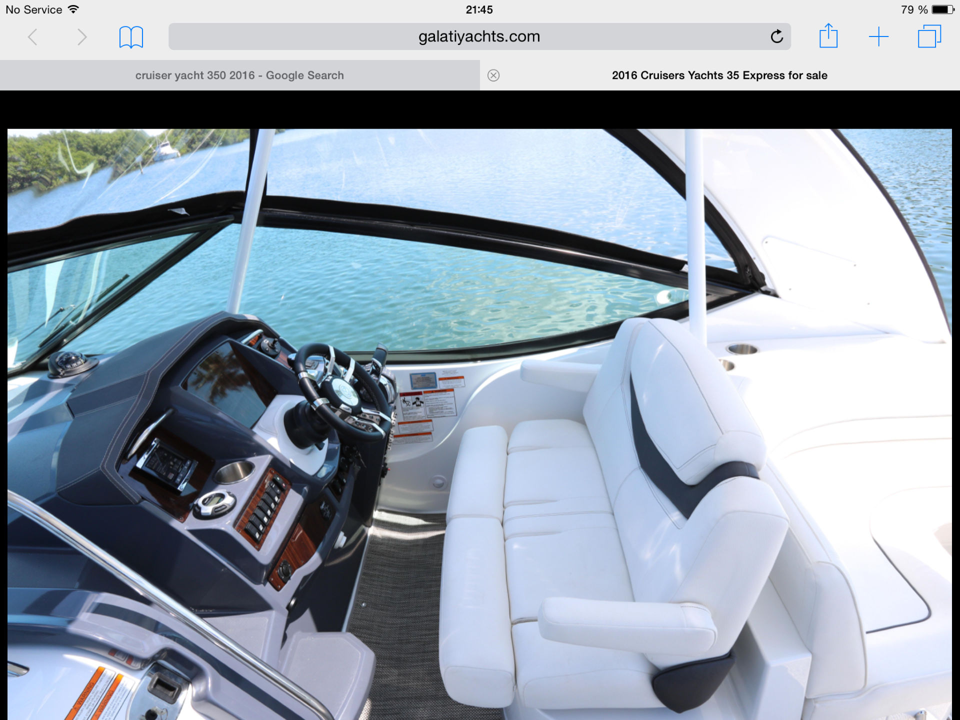 2016 Cruisers Yachts 35 Express - Photo 18
