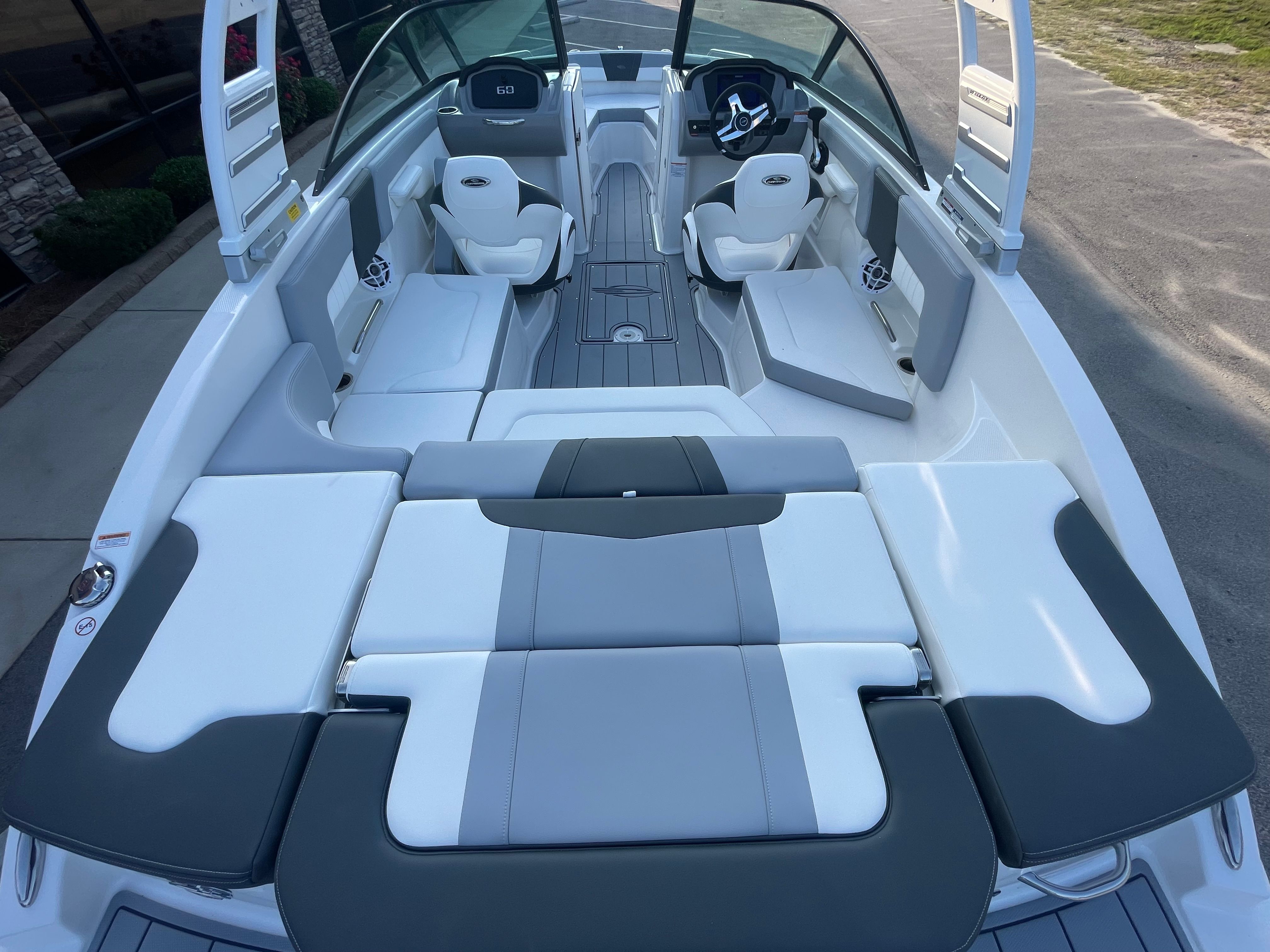 2025 Chaparral 23 SSI - Photo 13
