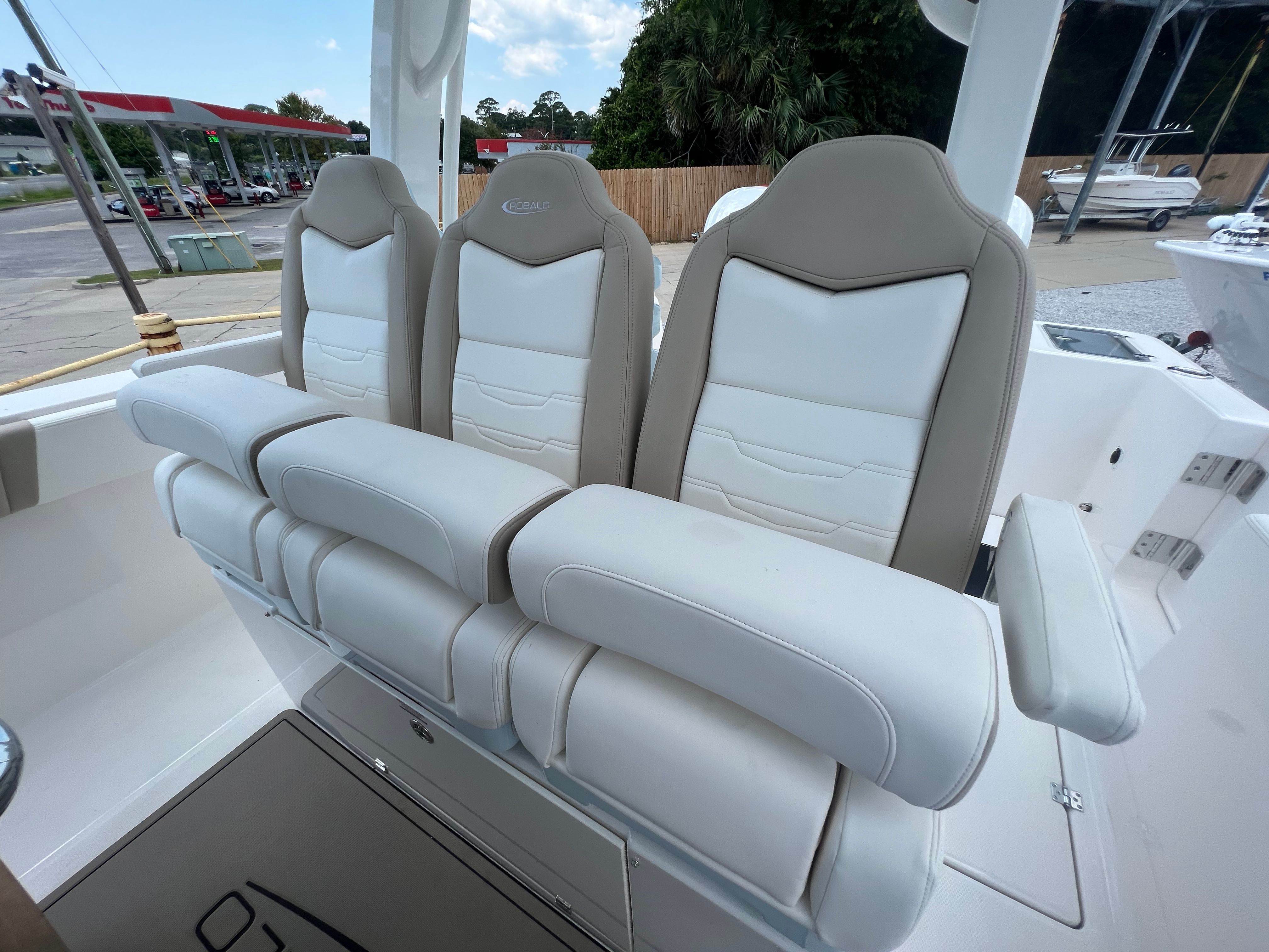 2024 Robalo 360 CC - Photo 9