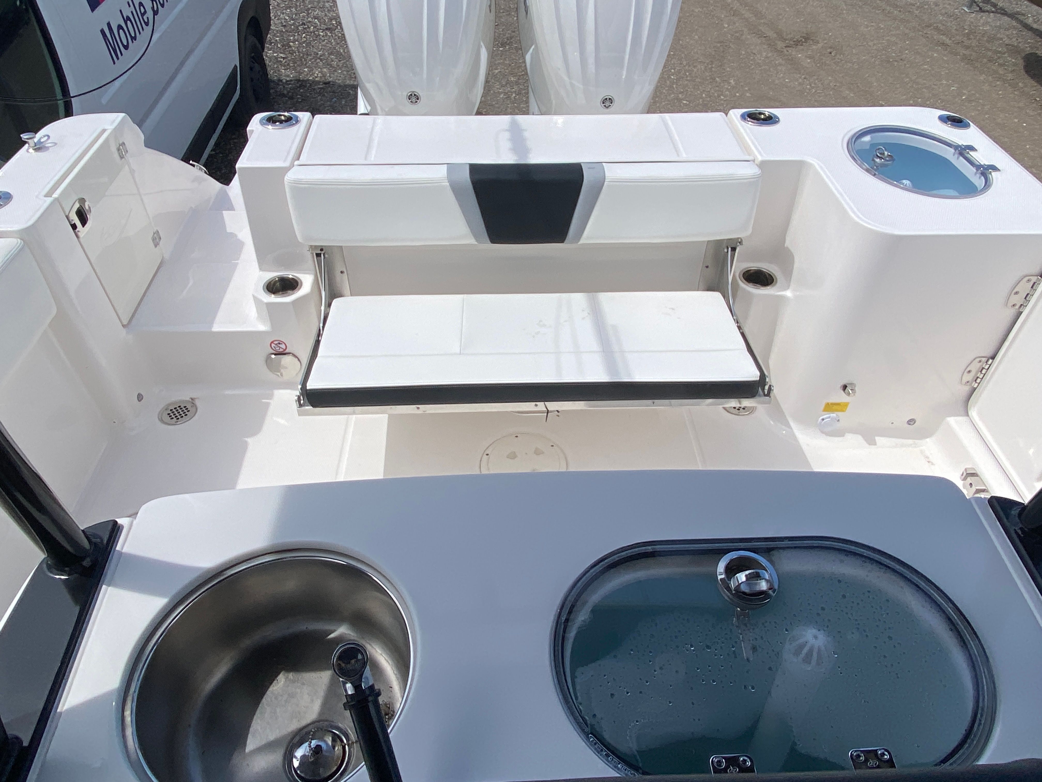2025 Robalo 270 CC — photo 7 view