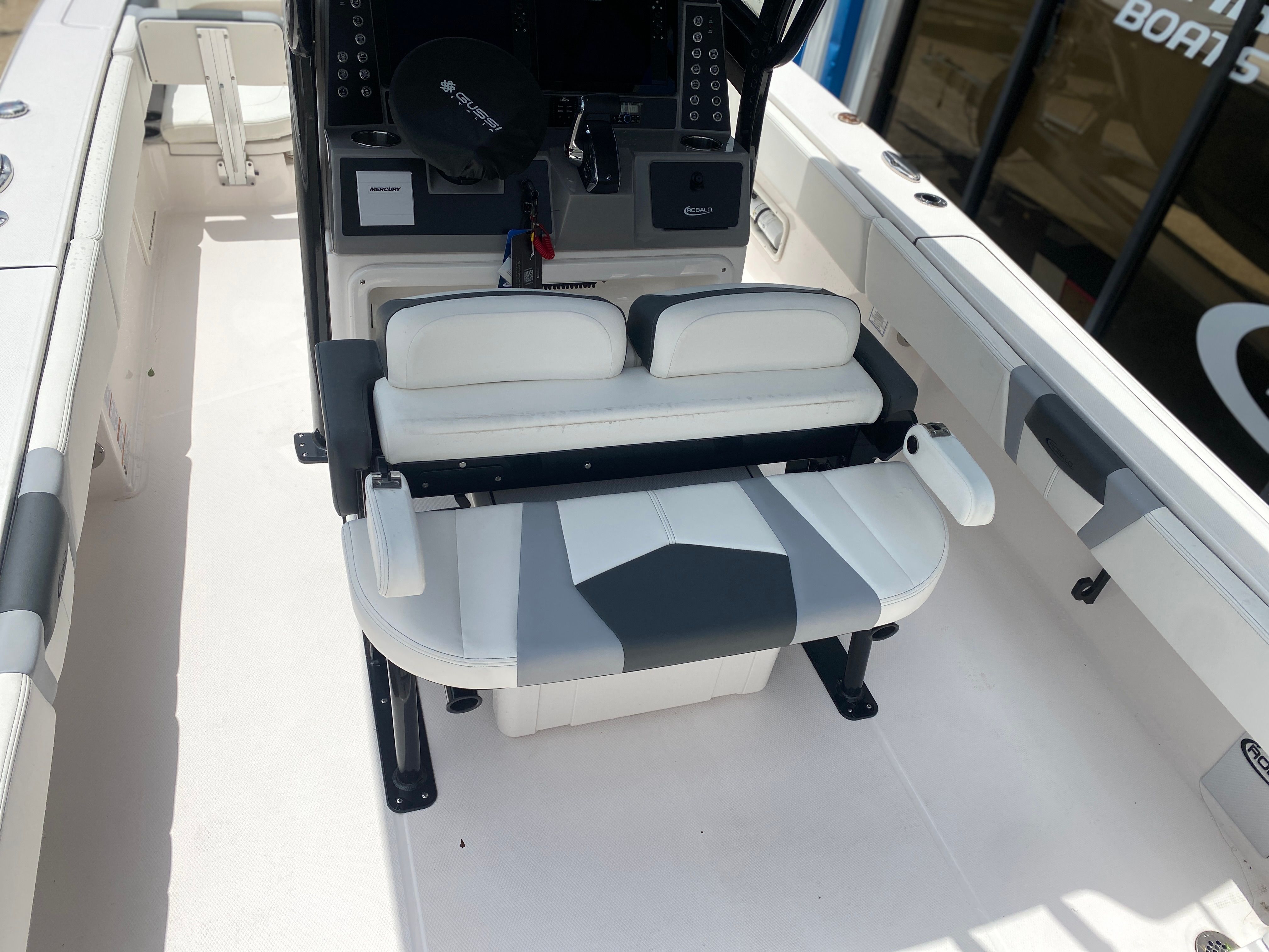 2025 Robalo 266 Cayman - Photo 18