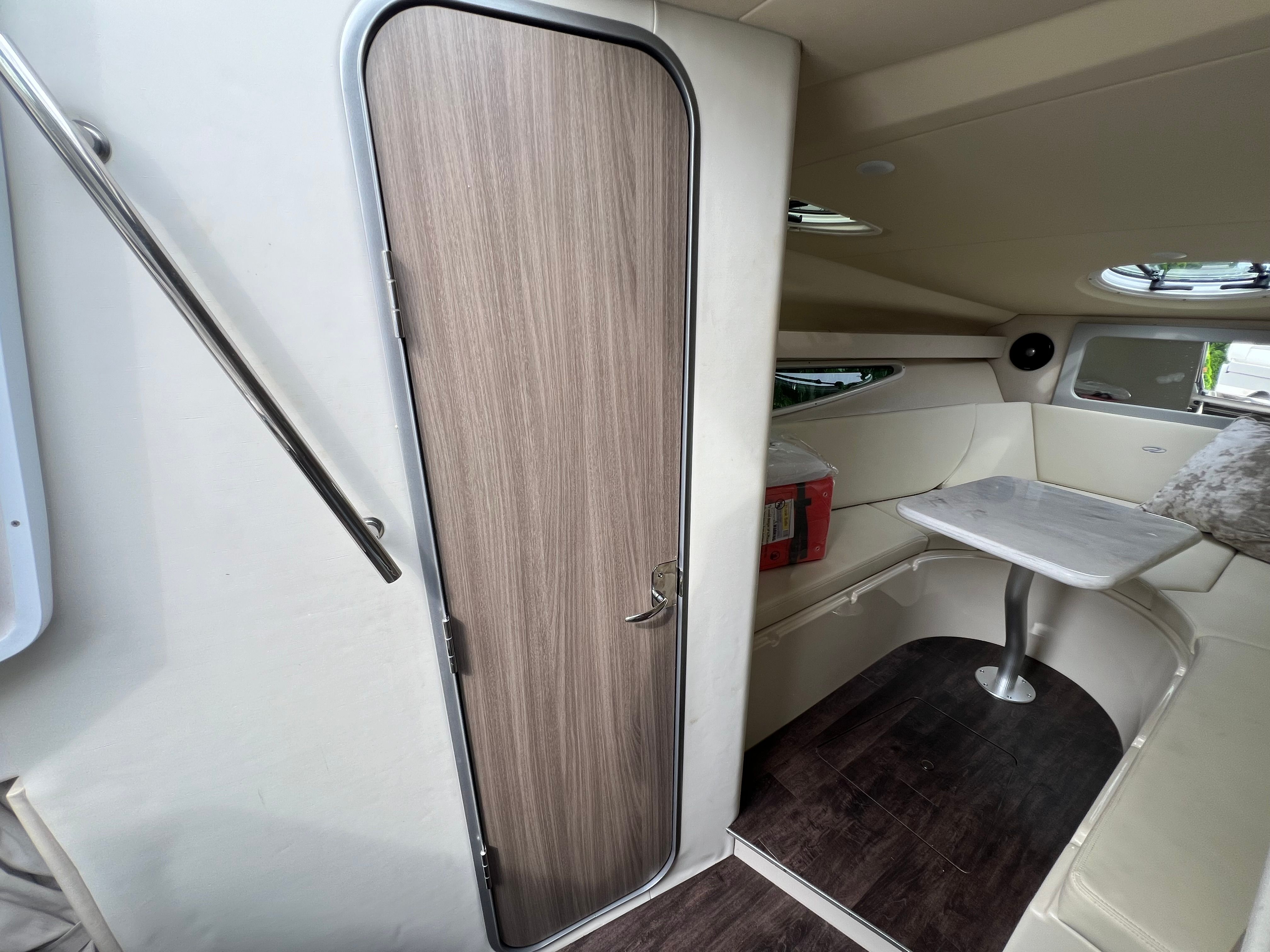 2022 Regal 28 Express - Photo 10