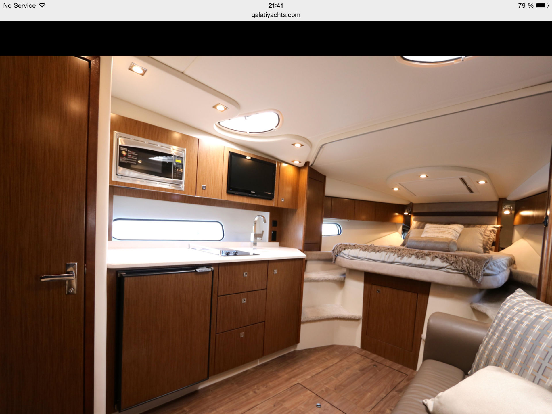 2016 Cruisers Yachts 35 Express - Photo 23
