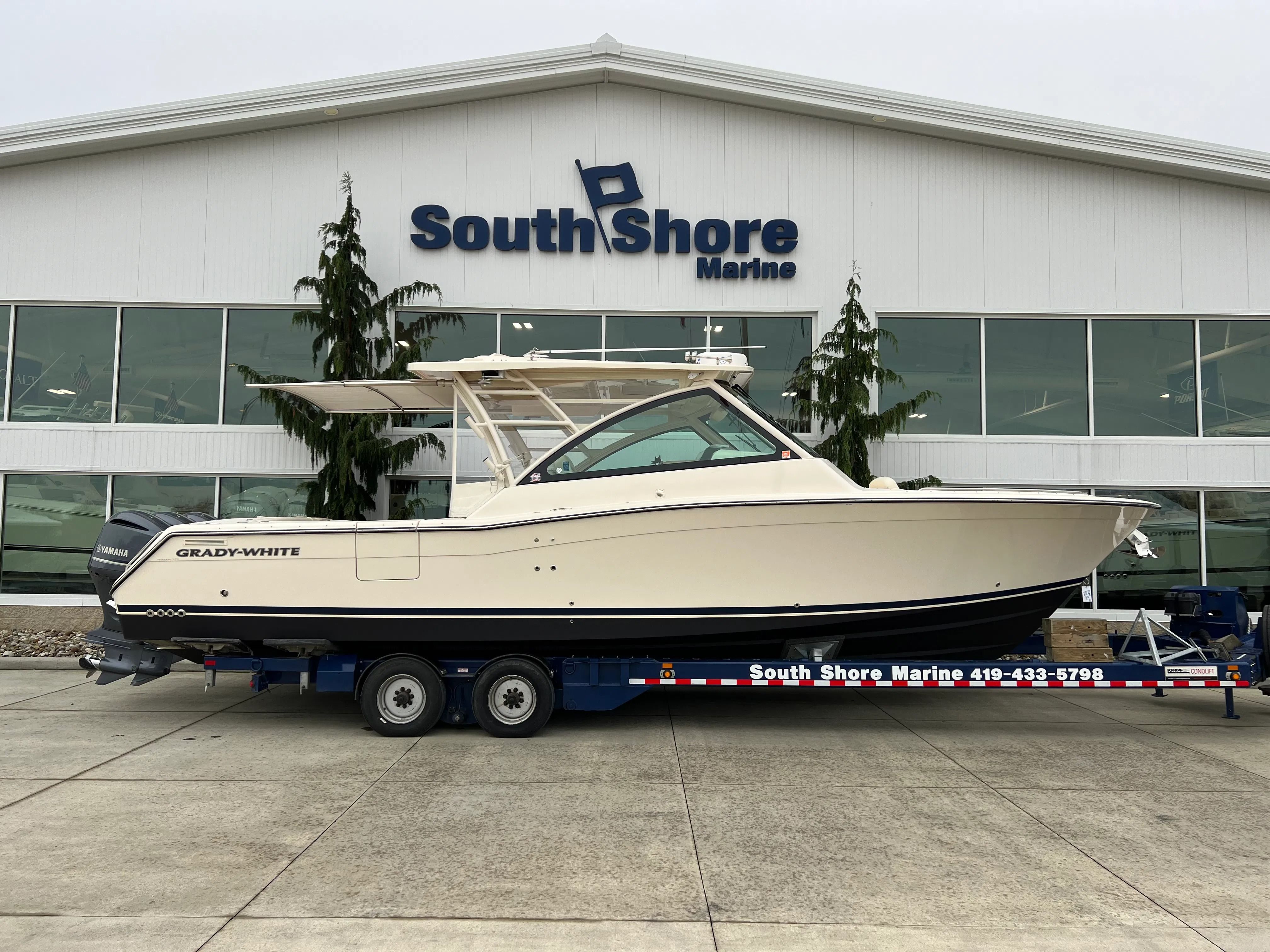 2020 Grady white Freedom 375 — side profile view