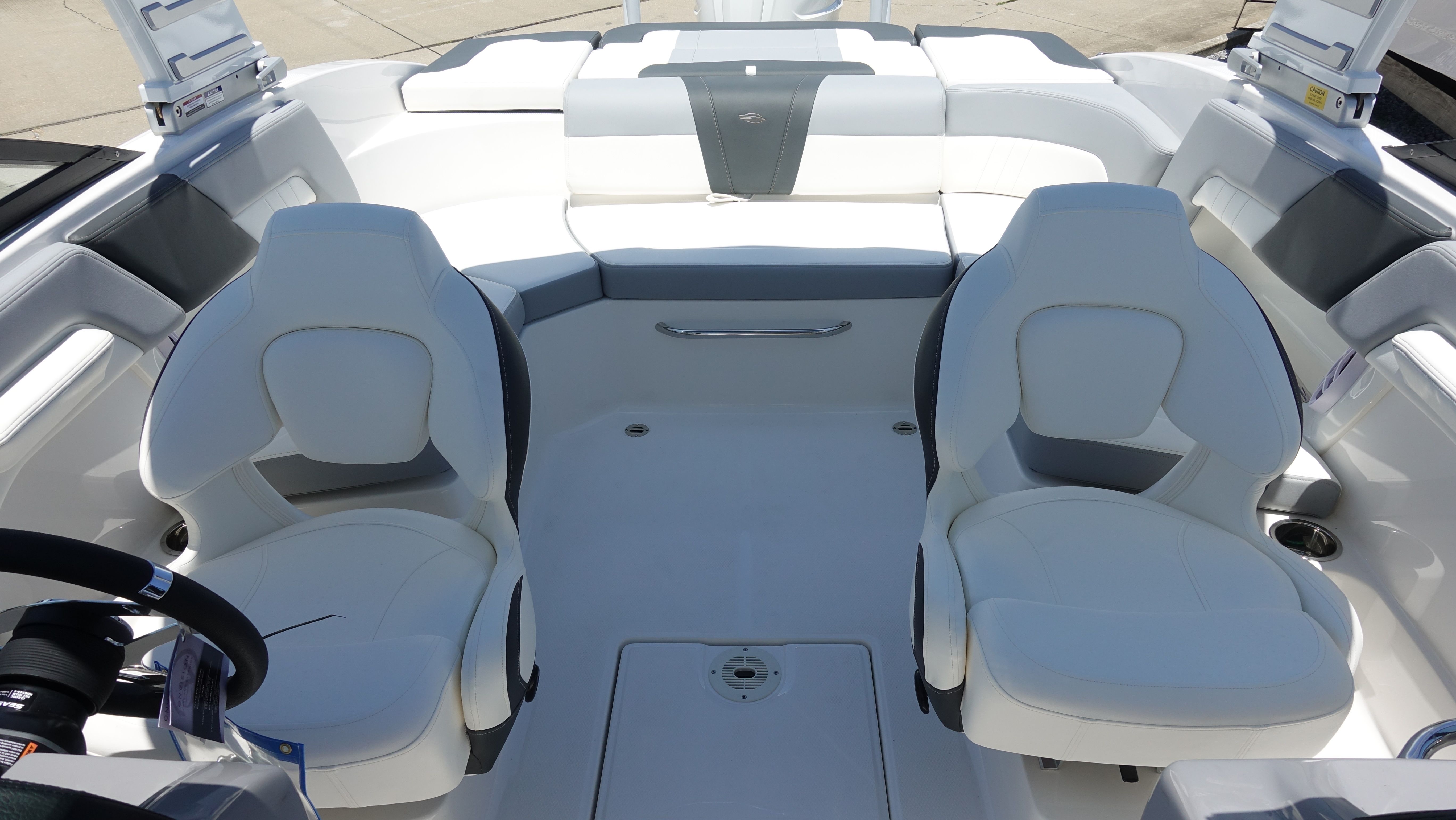 2025 Chaparral 23 SSI OB - Photo 10