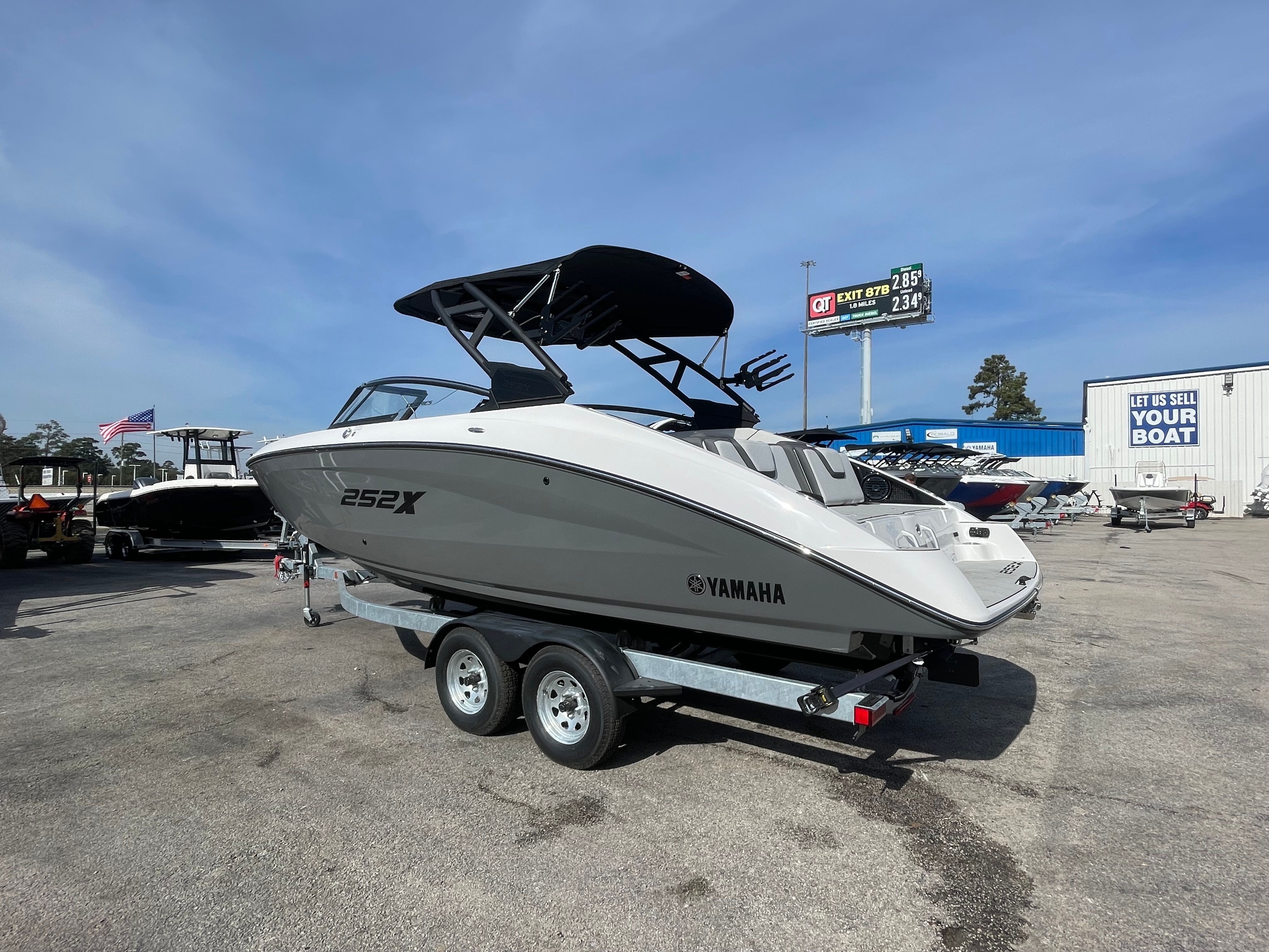 2025 Yamaha 252 XE — photo 13 view