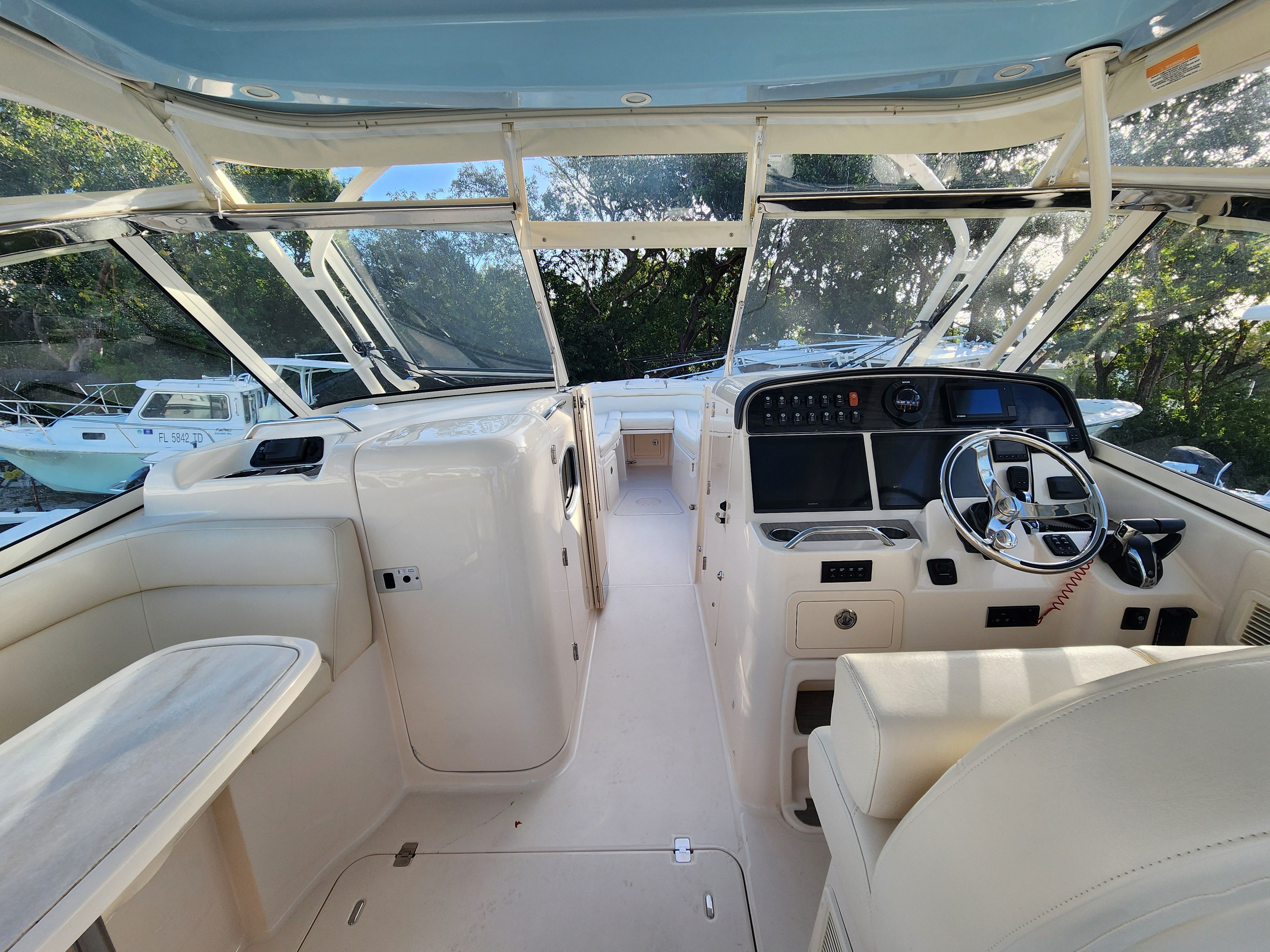 2021 Grady white Freedom 335 — photo 12 view