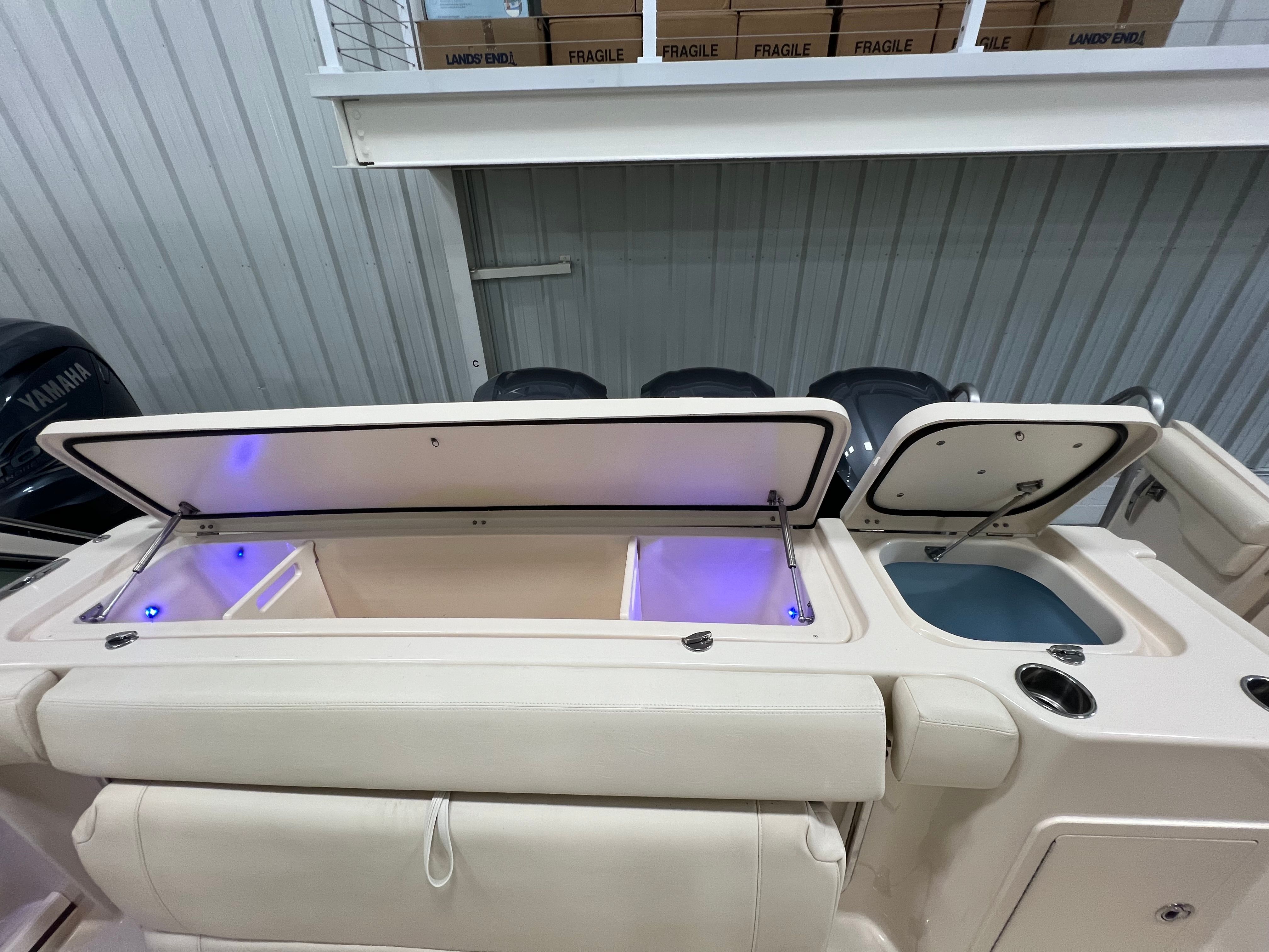 2020 Grady white Freedom 375 — photo 16 view