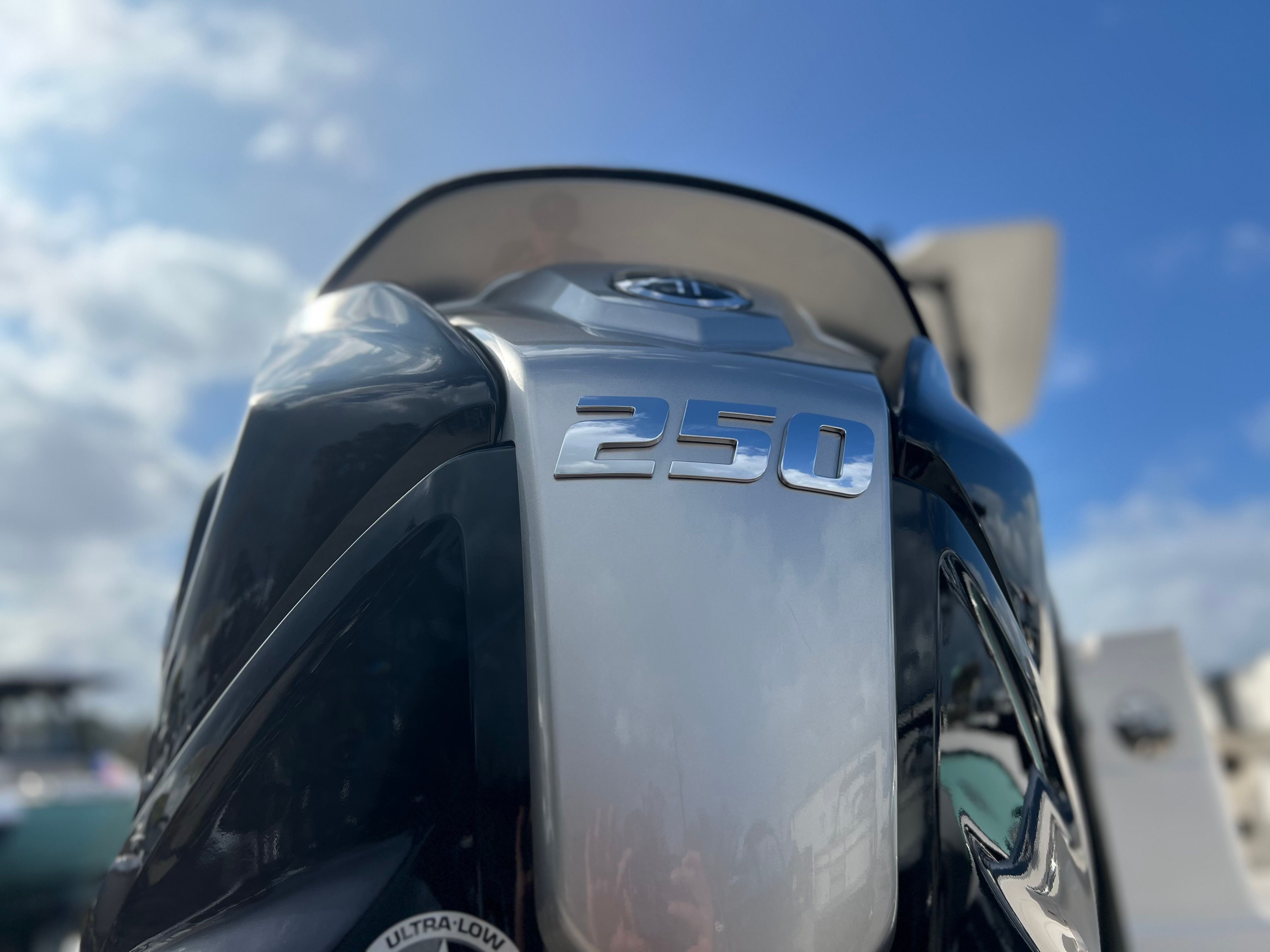 2025 Robalo 230 CC - Photo 16