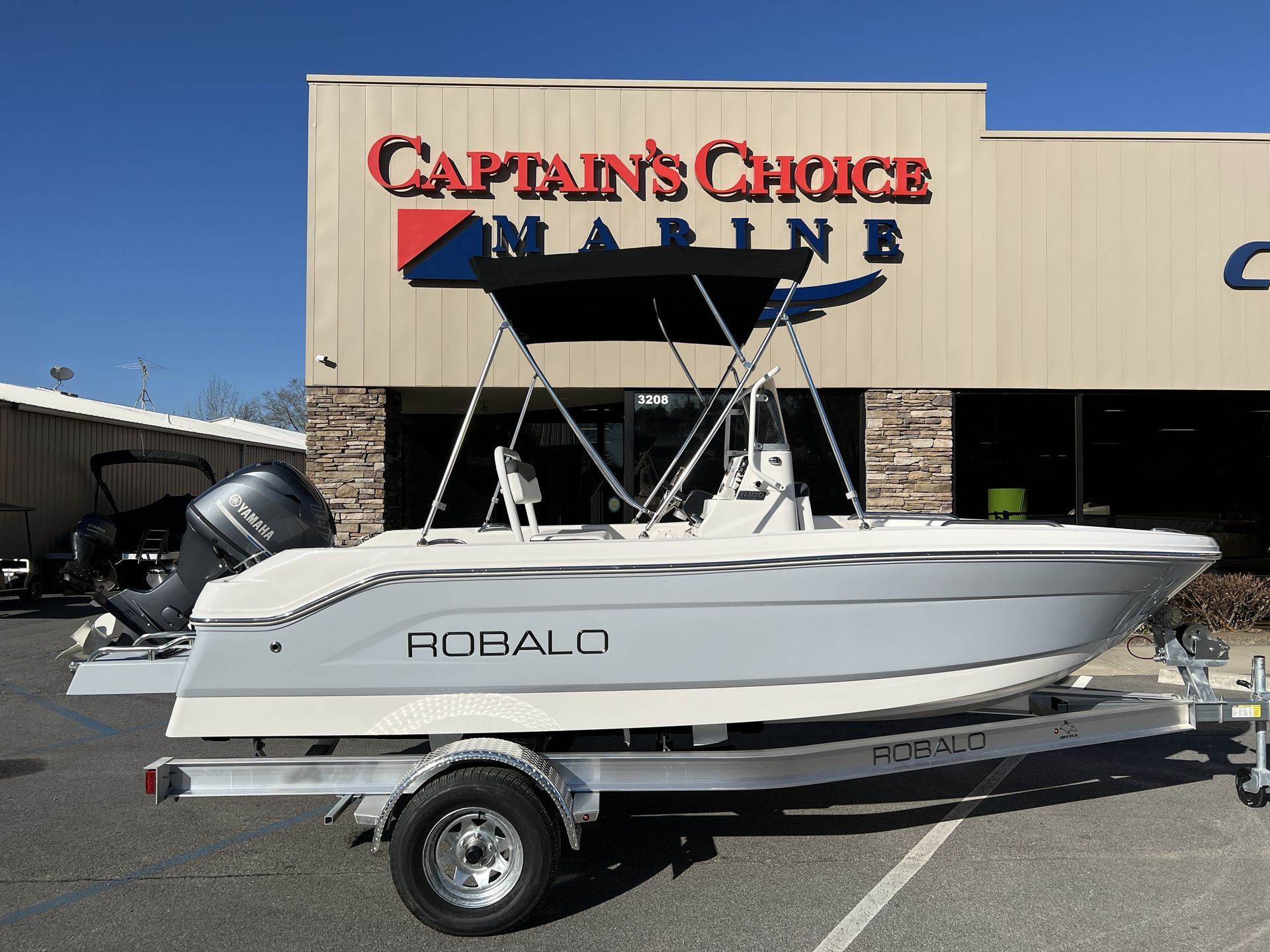 2025 Robalo 160 CC — rear three-quarter view