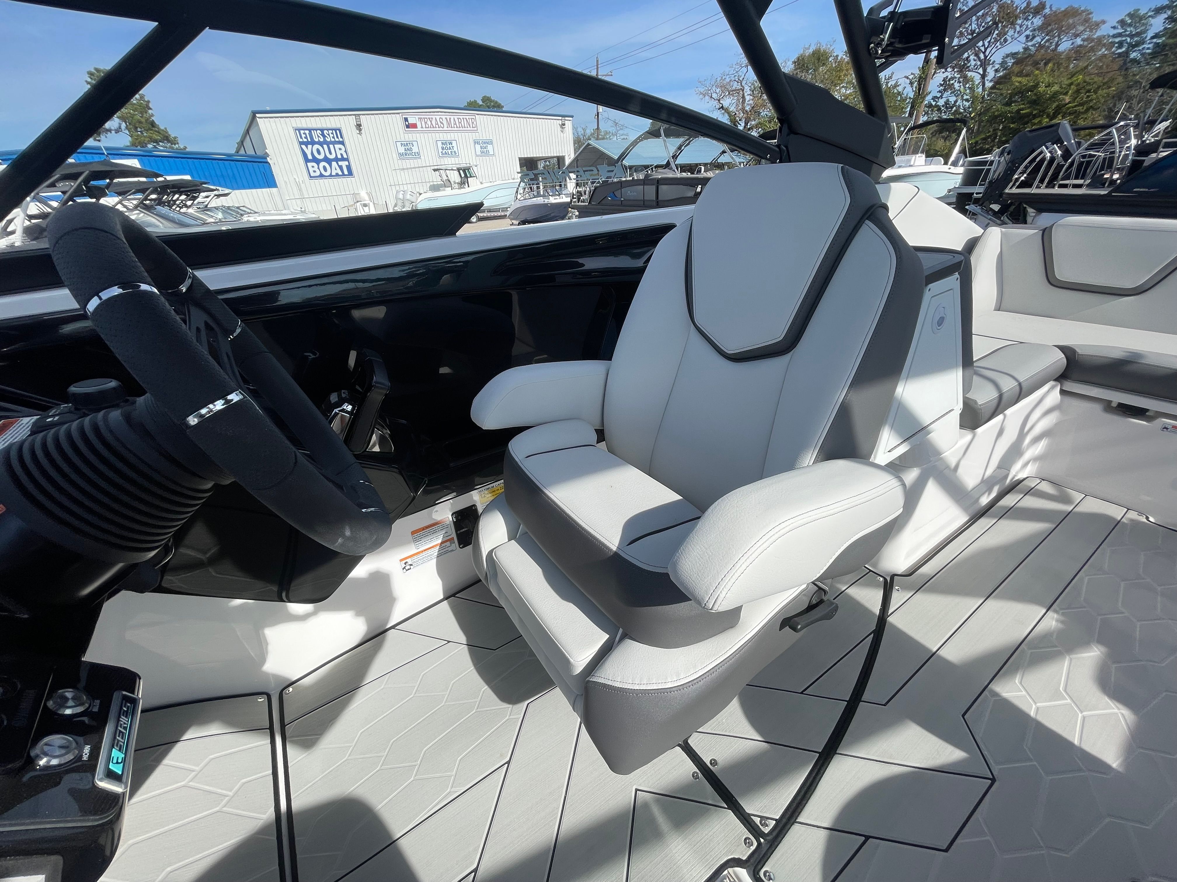 2025 Yamaha 252 XE — photo 25 view