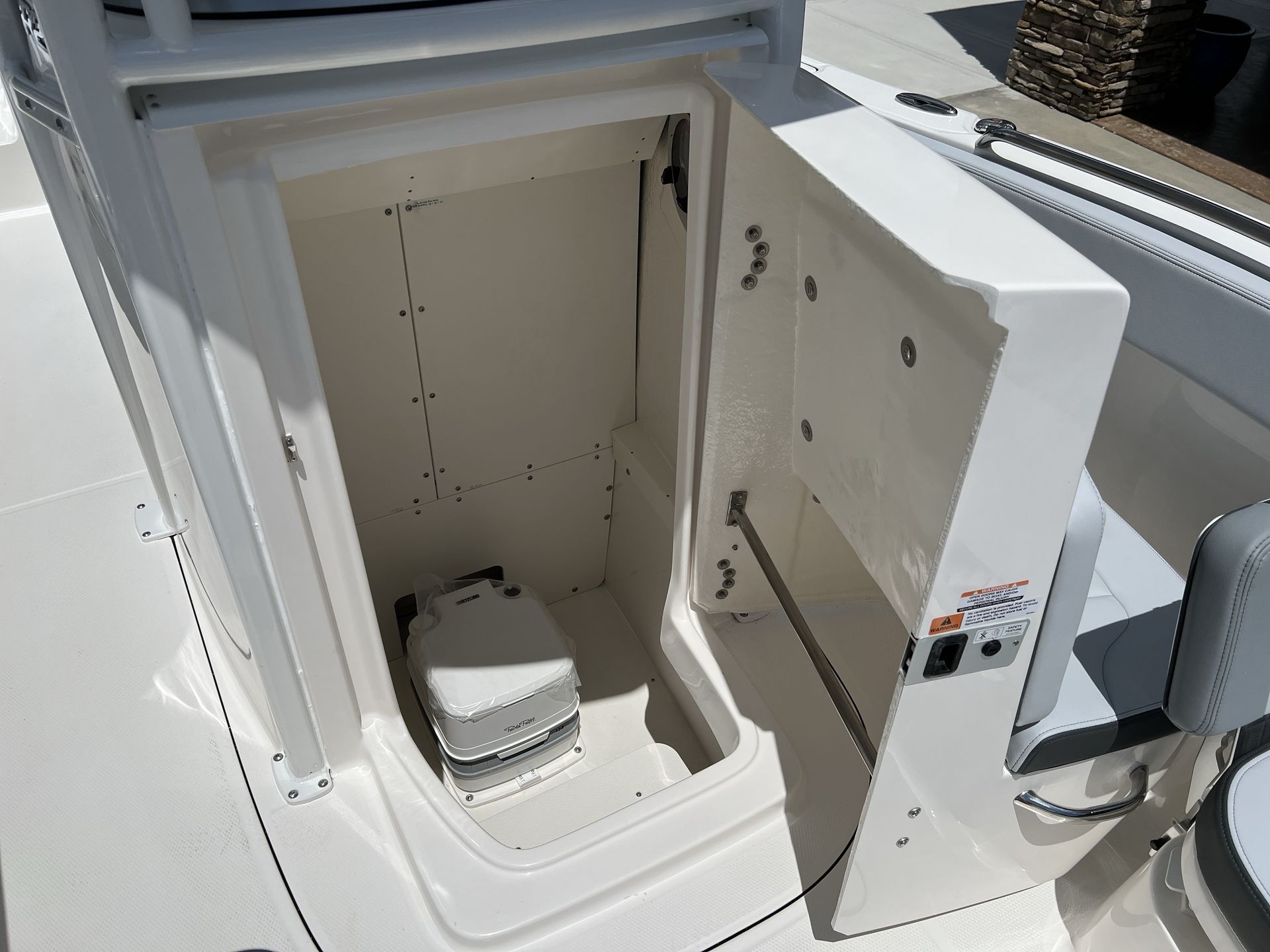 2025 Robalo 230 CC - Photo 24