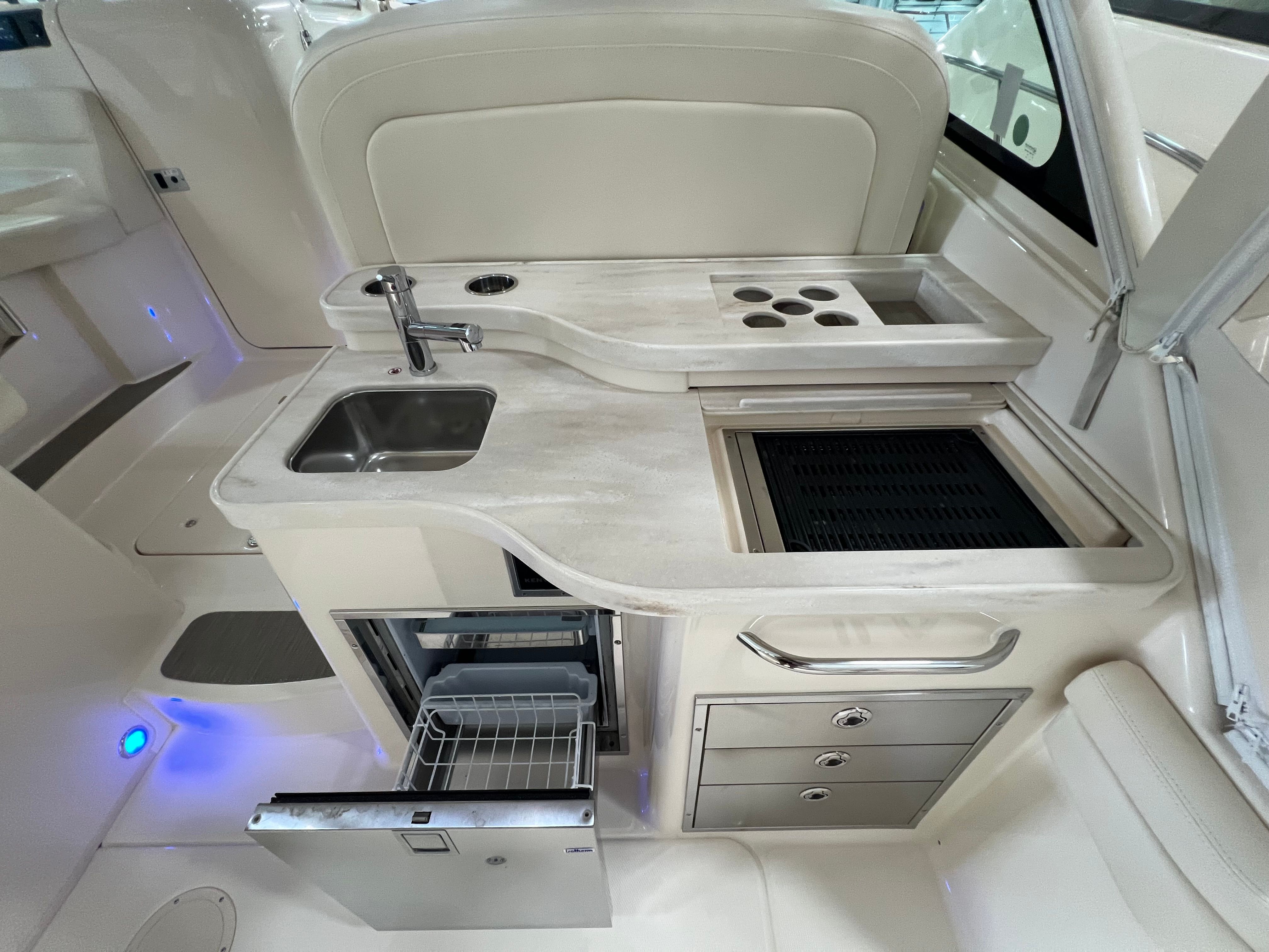 2020 Grady white Freedom 375 — photo 20 view
