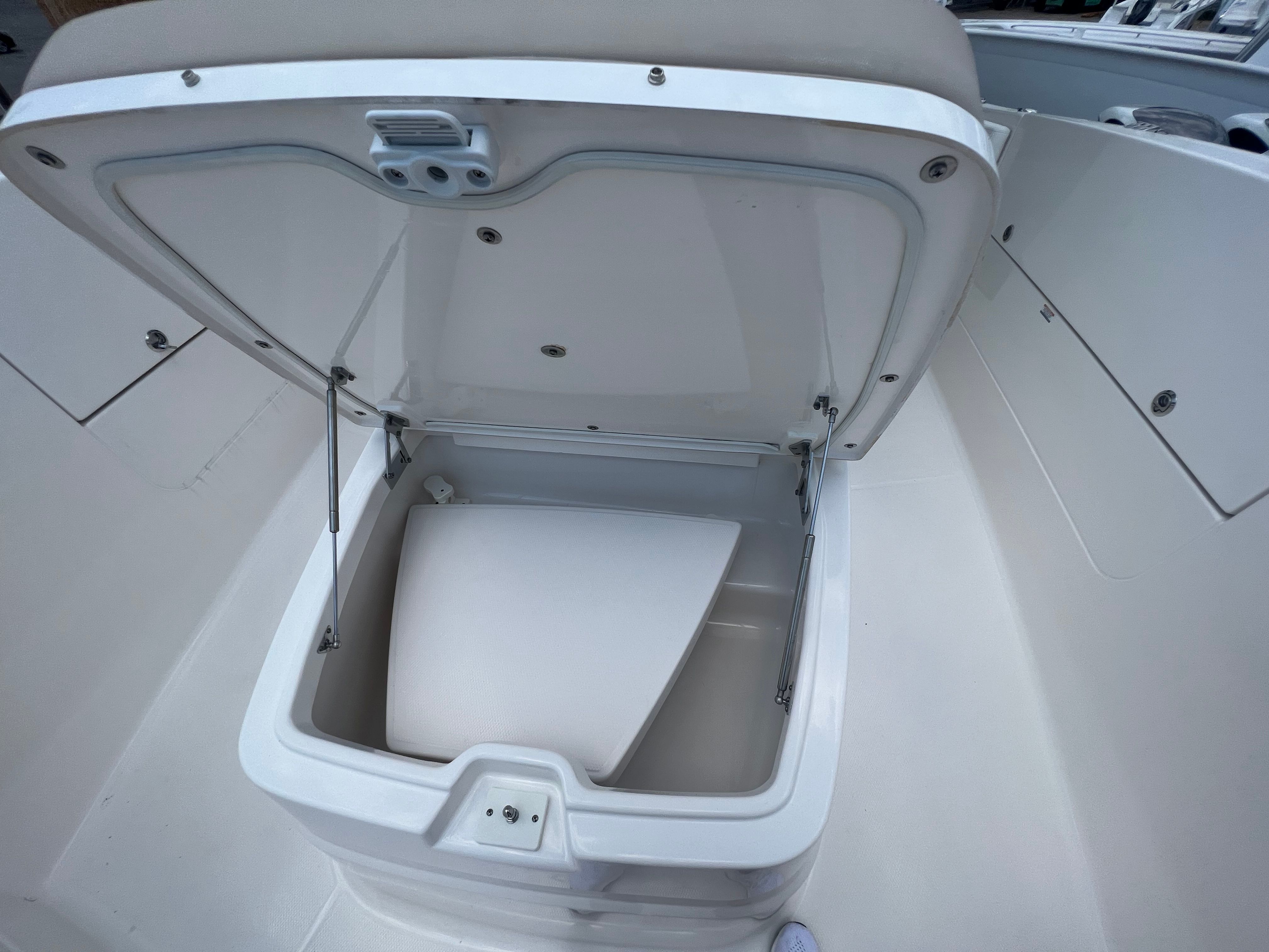 2024 Robalo 360 CC - Photo 16