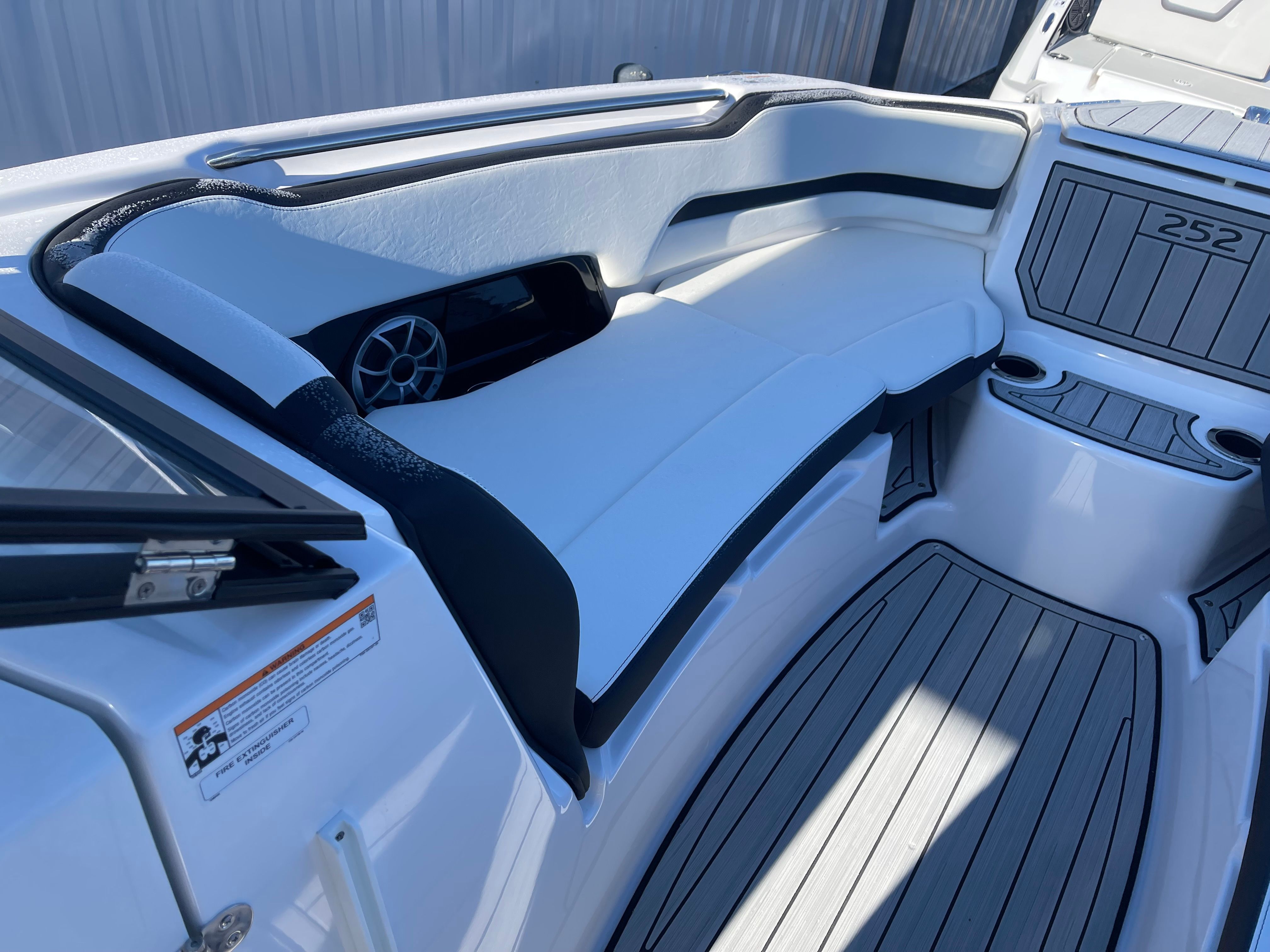 2025 Yamaha 252 SE — photo 25 view