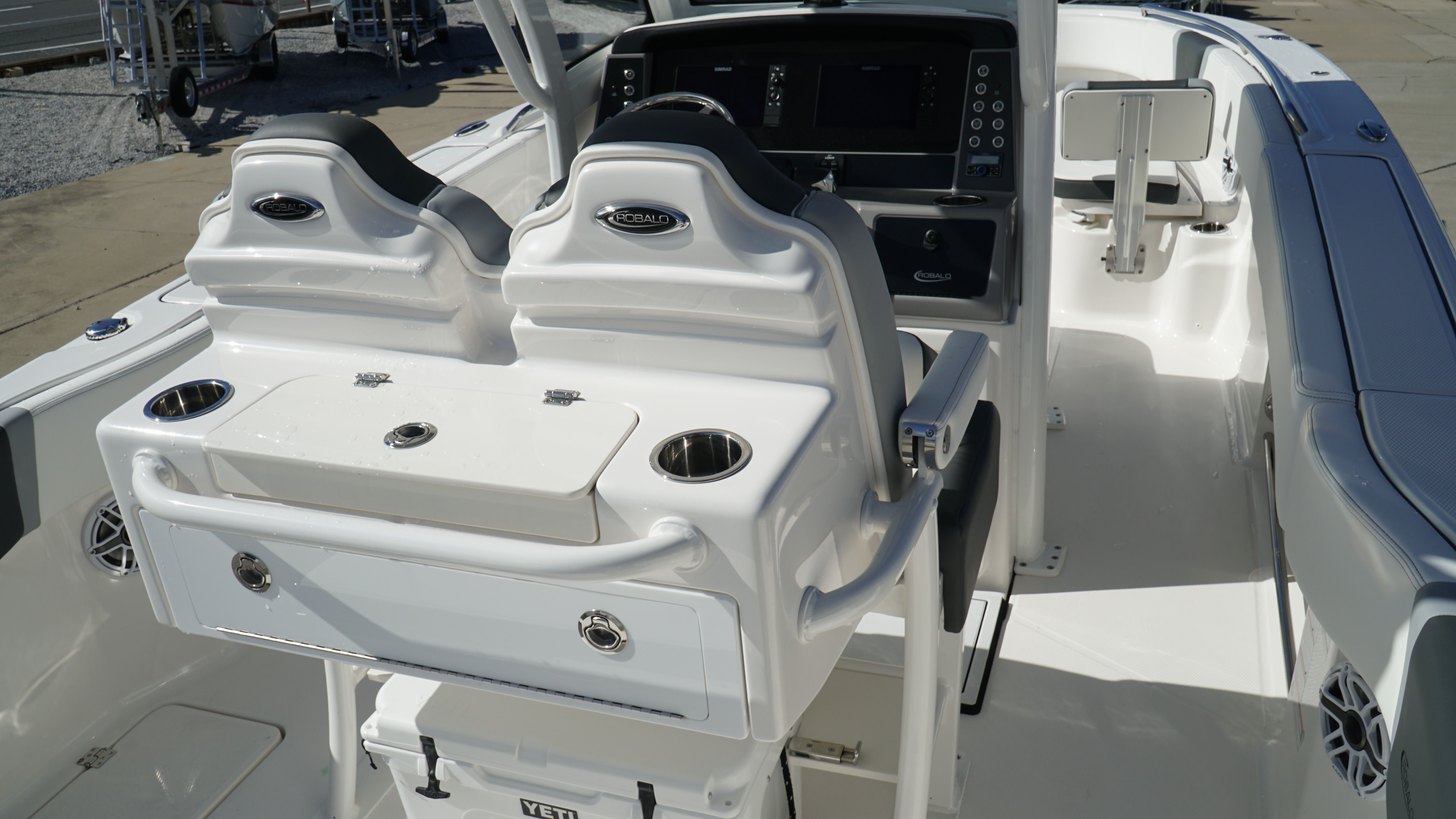 2025 Robalo 250 CC — photo 29 view