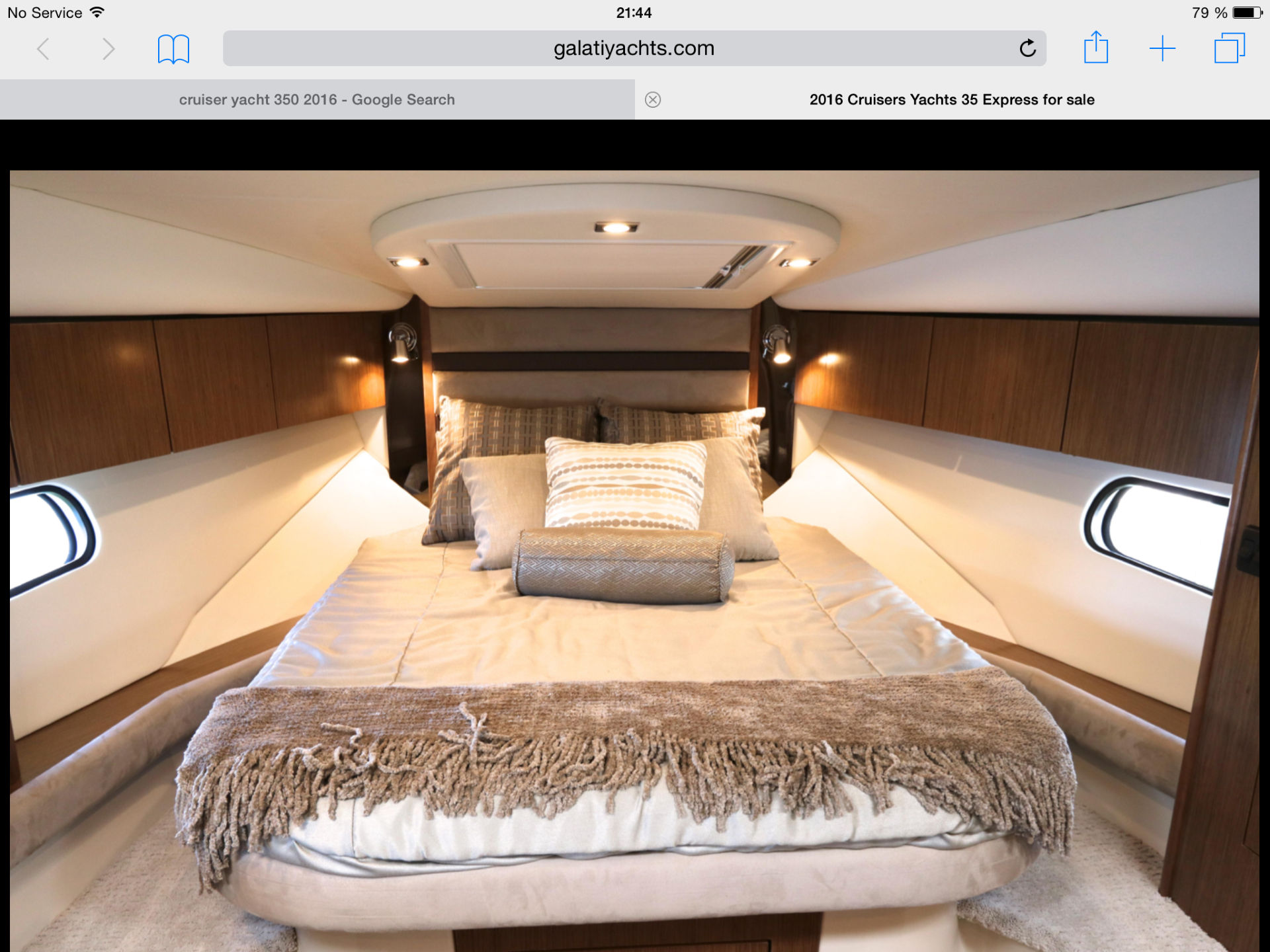 2016 Cruisers Yachts 35 Express - Photo 22