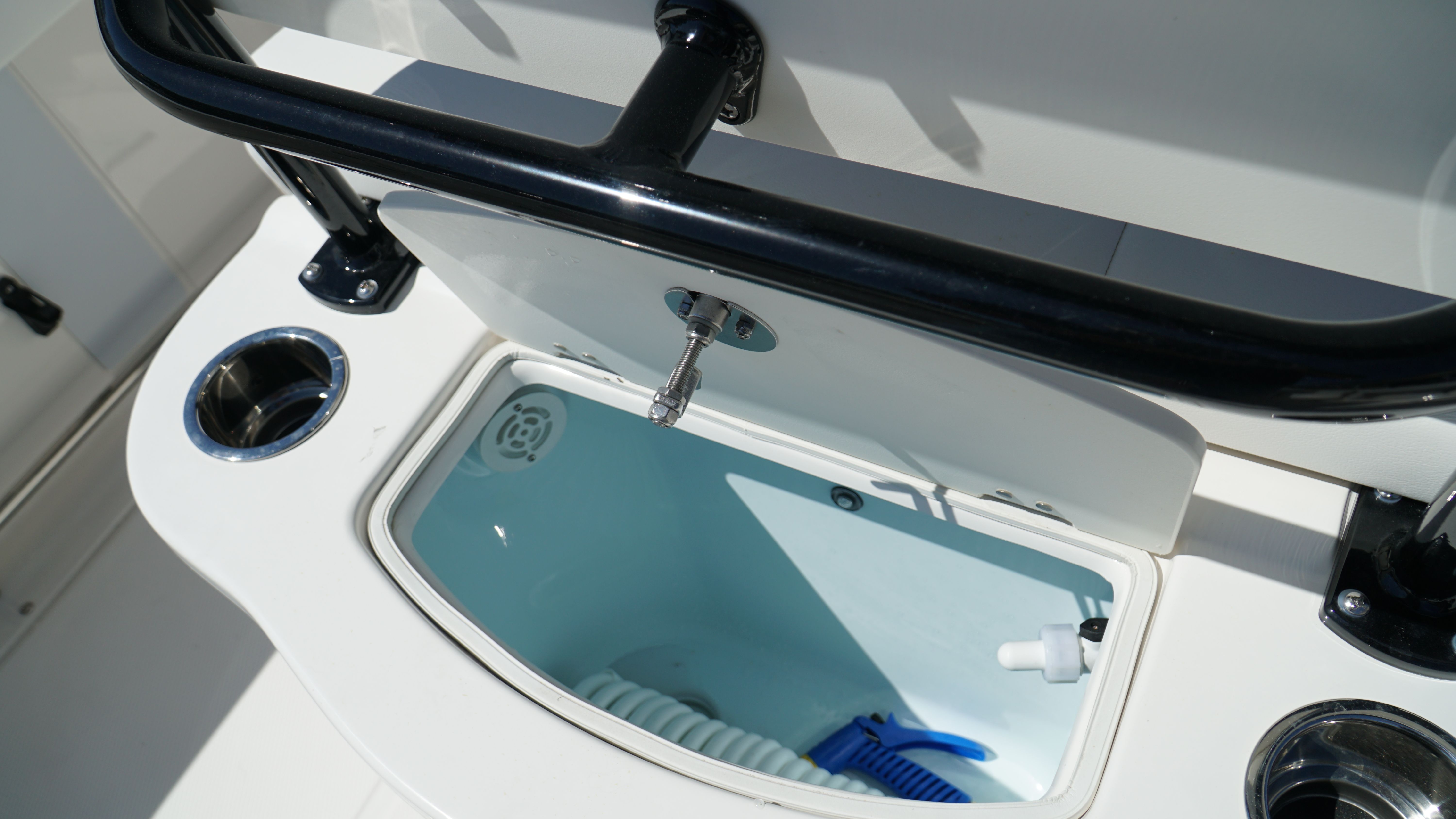 2025 Robalo 222 CC - Photo 8