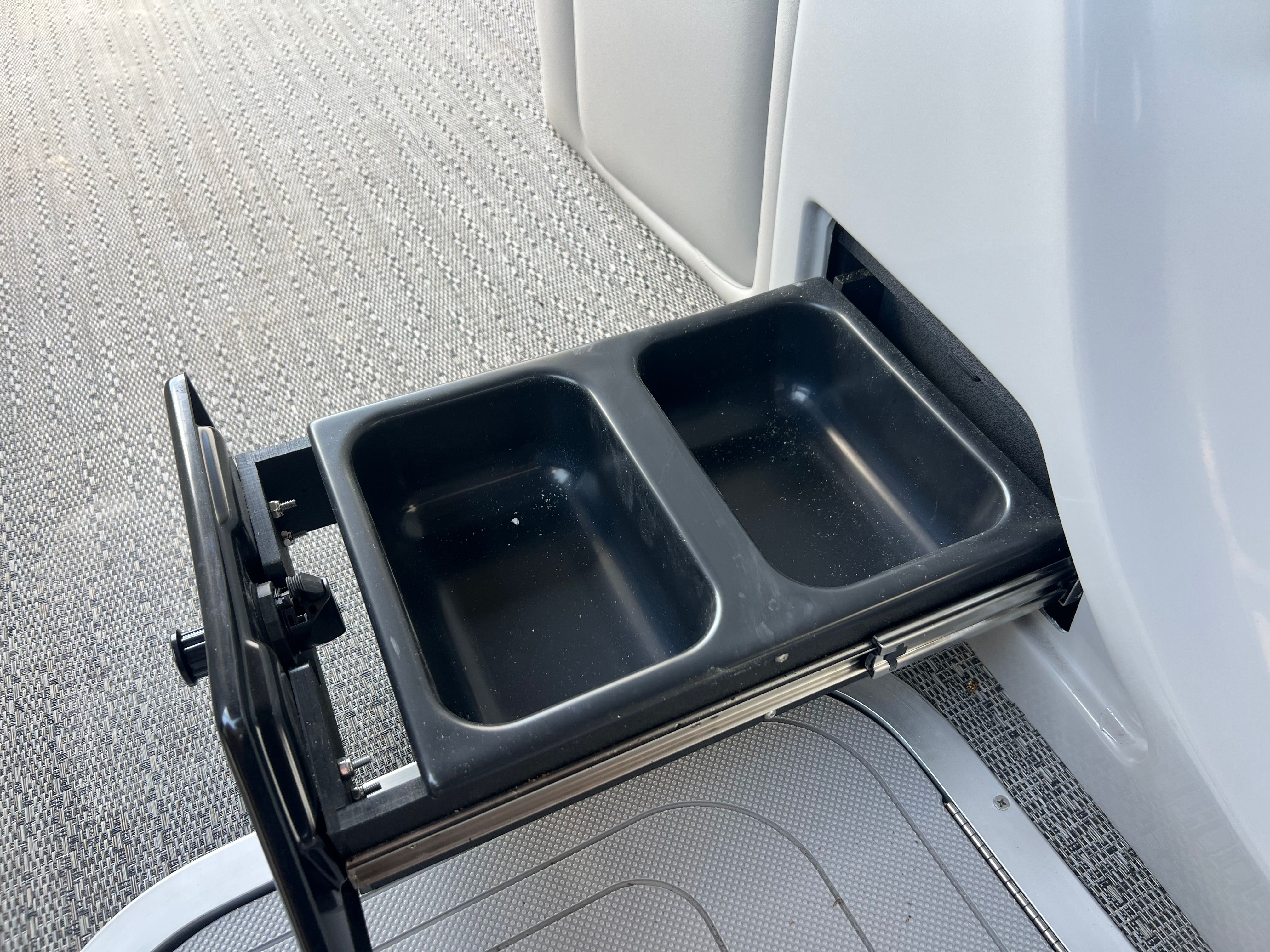 2025 Barletta Lusso L25UC — photo 23 view
