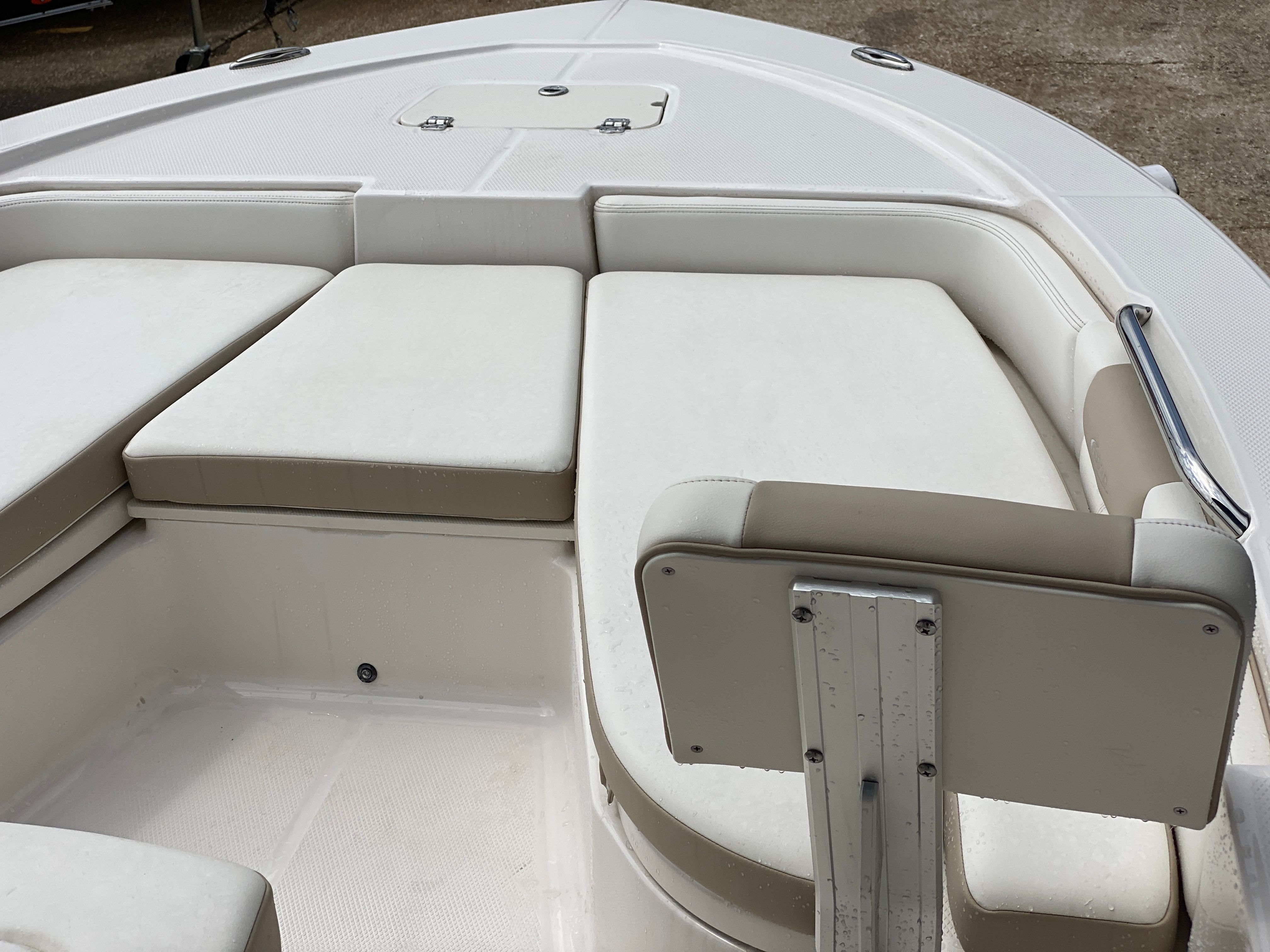 2025 Robalo 206 Cayman DLX — photo 7 view