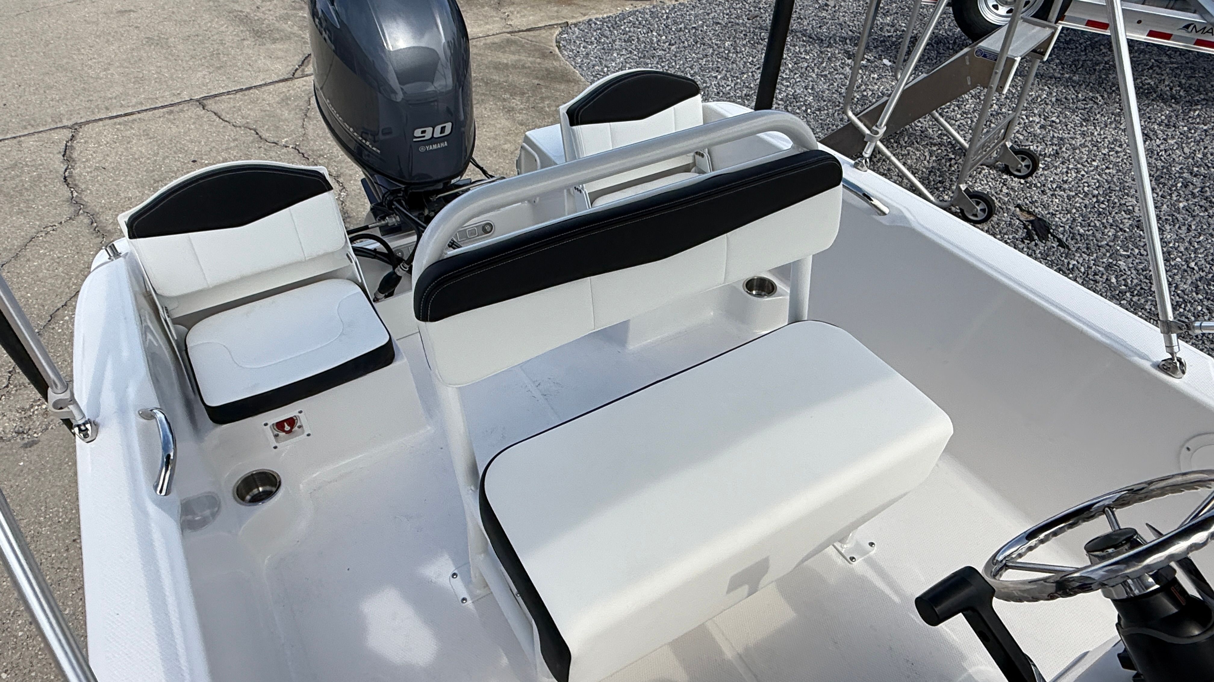 2025 Robalo 160 CC - Photo 9