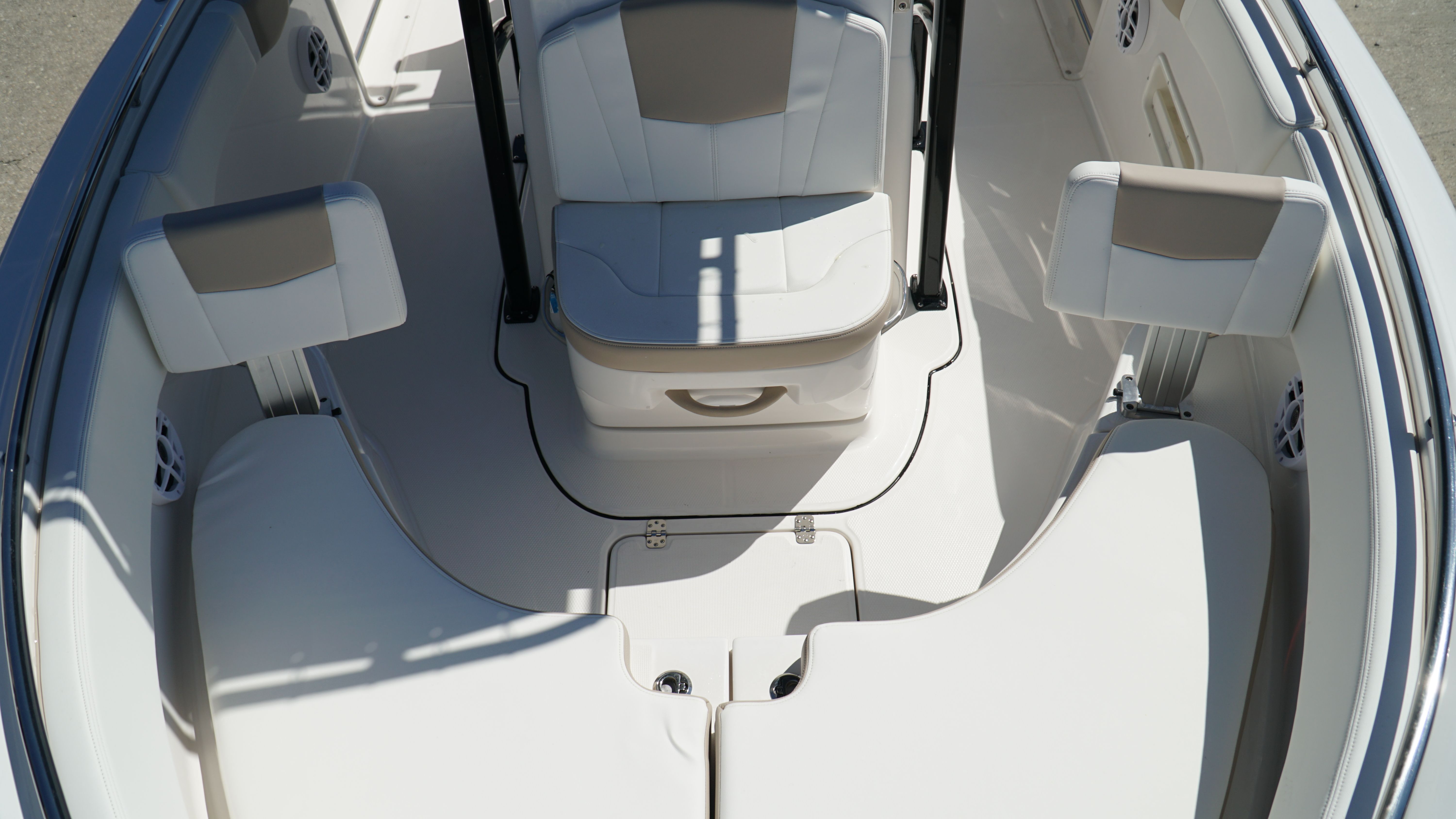 2025 Robalo 222 CC - Photo 38