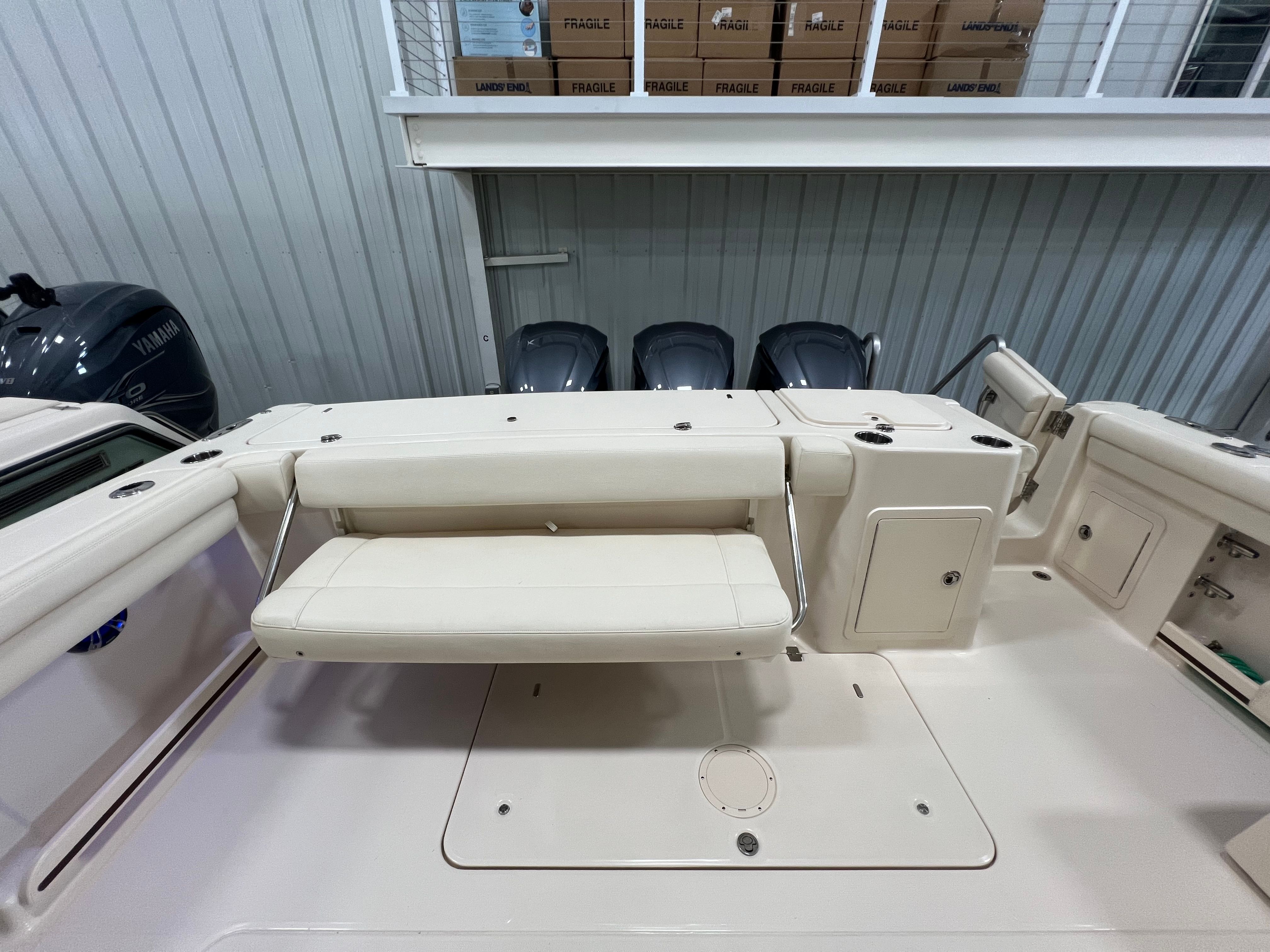 2020 Grady white Freedom 375 — photo 17 view